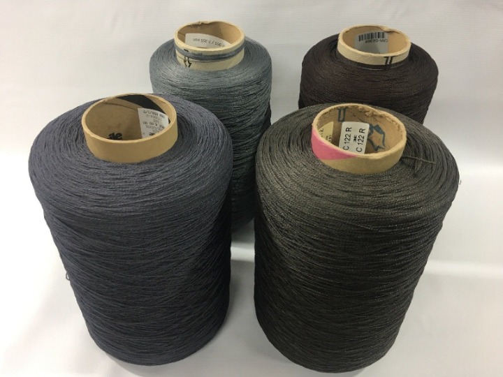 LOT OF 4 BIG ROLLS OF THREAD, MIX COLOR