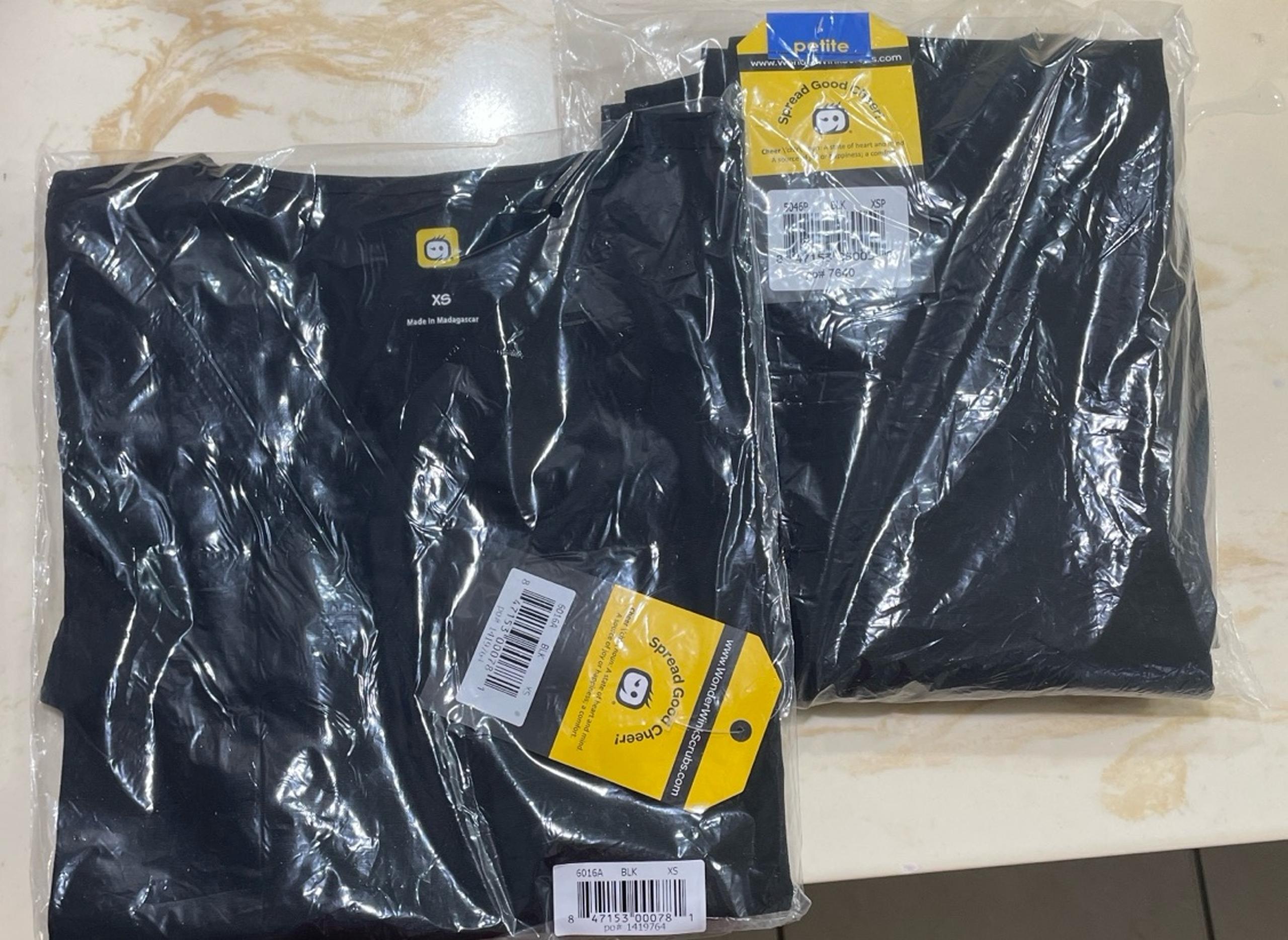 WonderWink Black Scrub Set (NEW)!!!