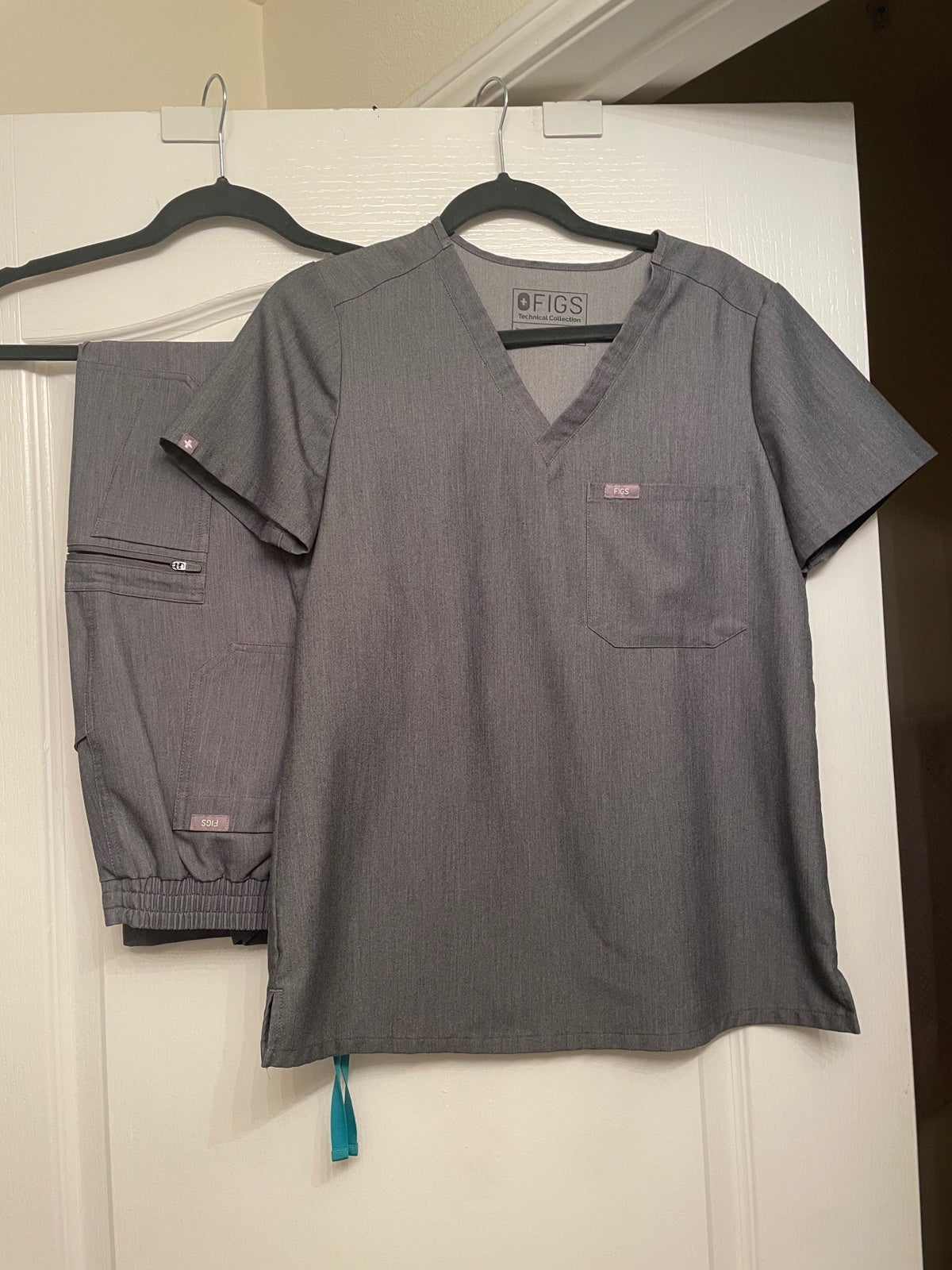 figs scrubs set