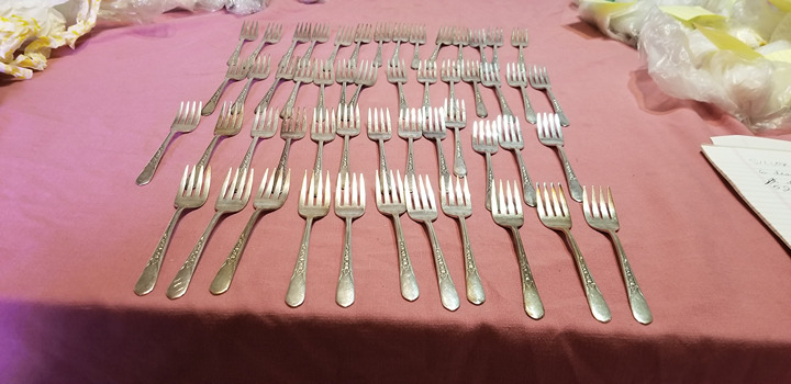 Lot of 52 Vintage Wm Rogers Hotel Silver Dessert Forks