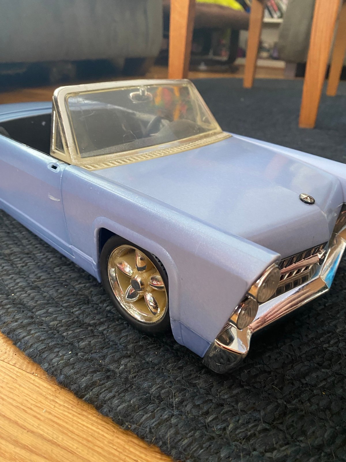 MGA 2002 Bratz Powder Blue Convertible Cadillac Incomplete - detail