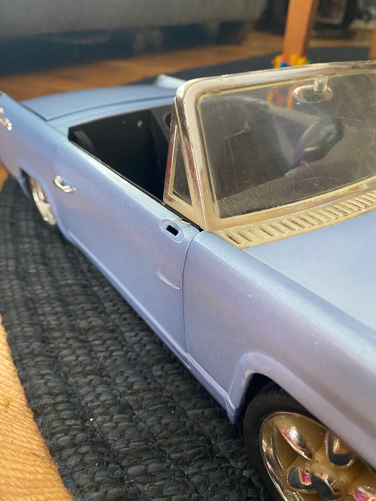 MGA 2002 Bratz Powder Blue Convertible Cadillac Incomplete - detail