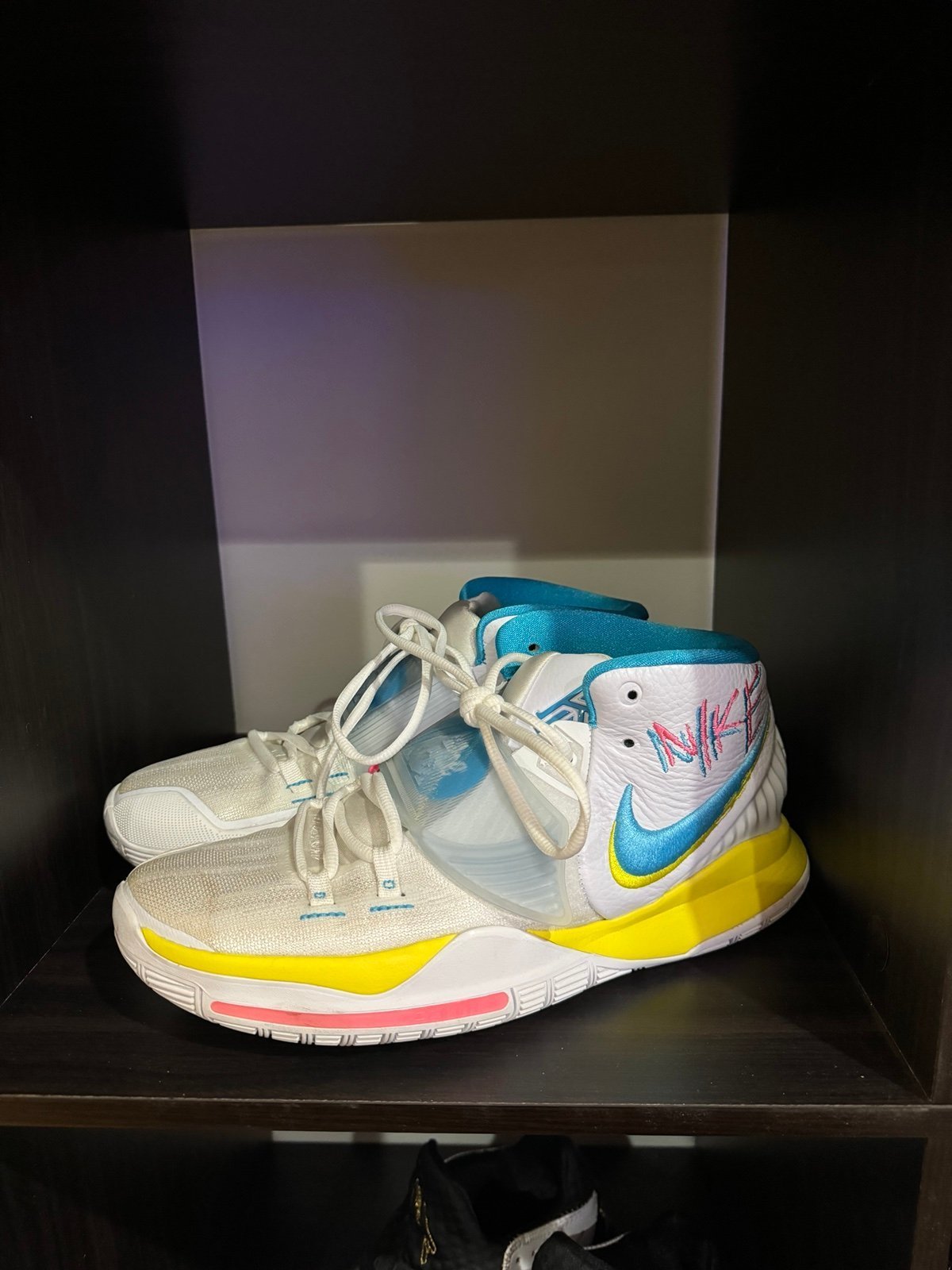 Nike Kyrie 6 Graffiti