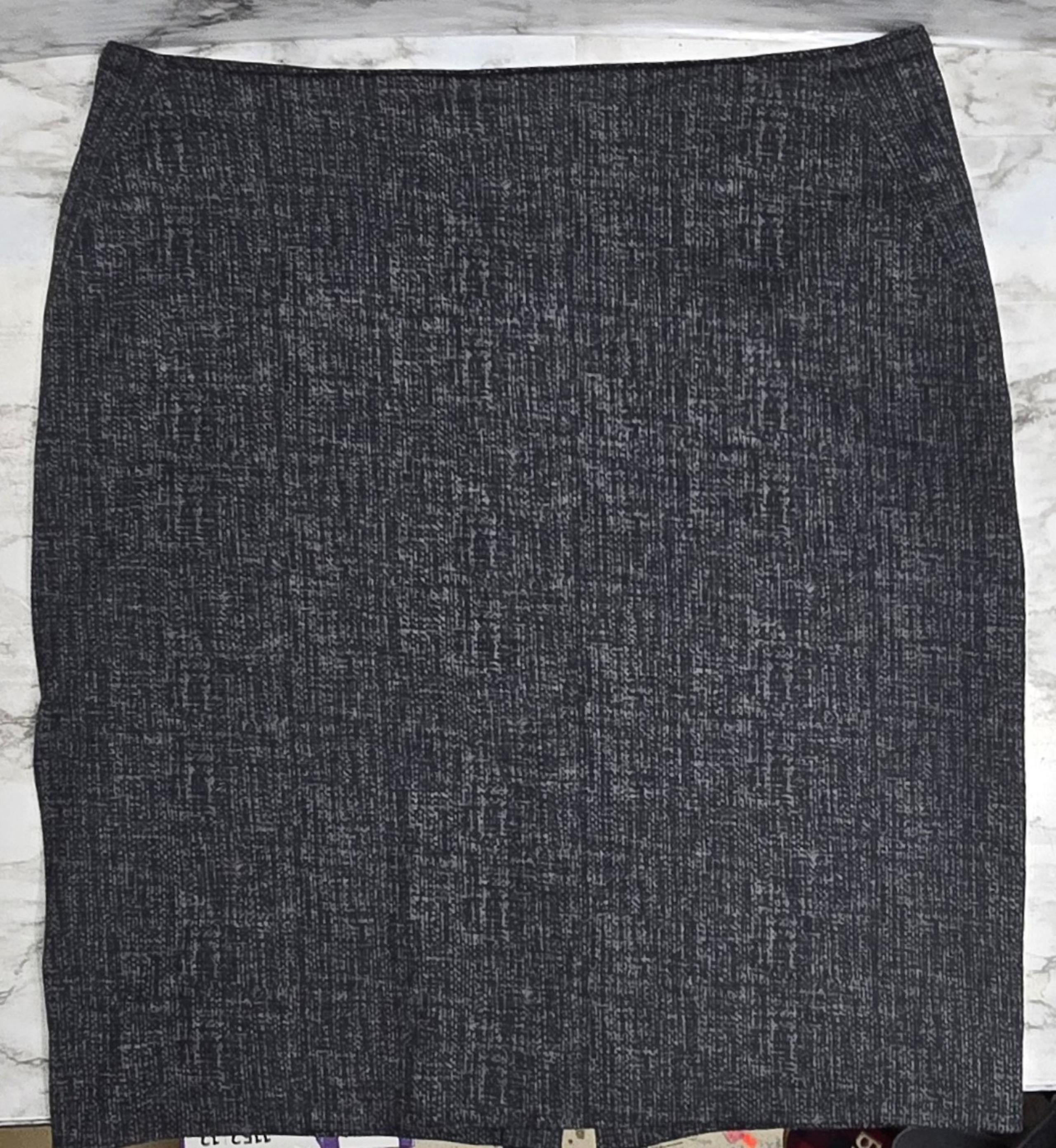 White House Black Market Women's Pencil Skirt Size 12 Hook & Eye and Zip Closure