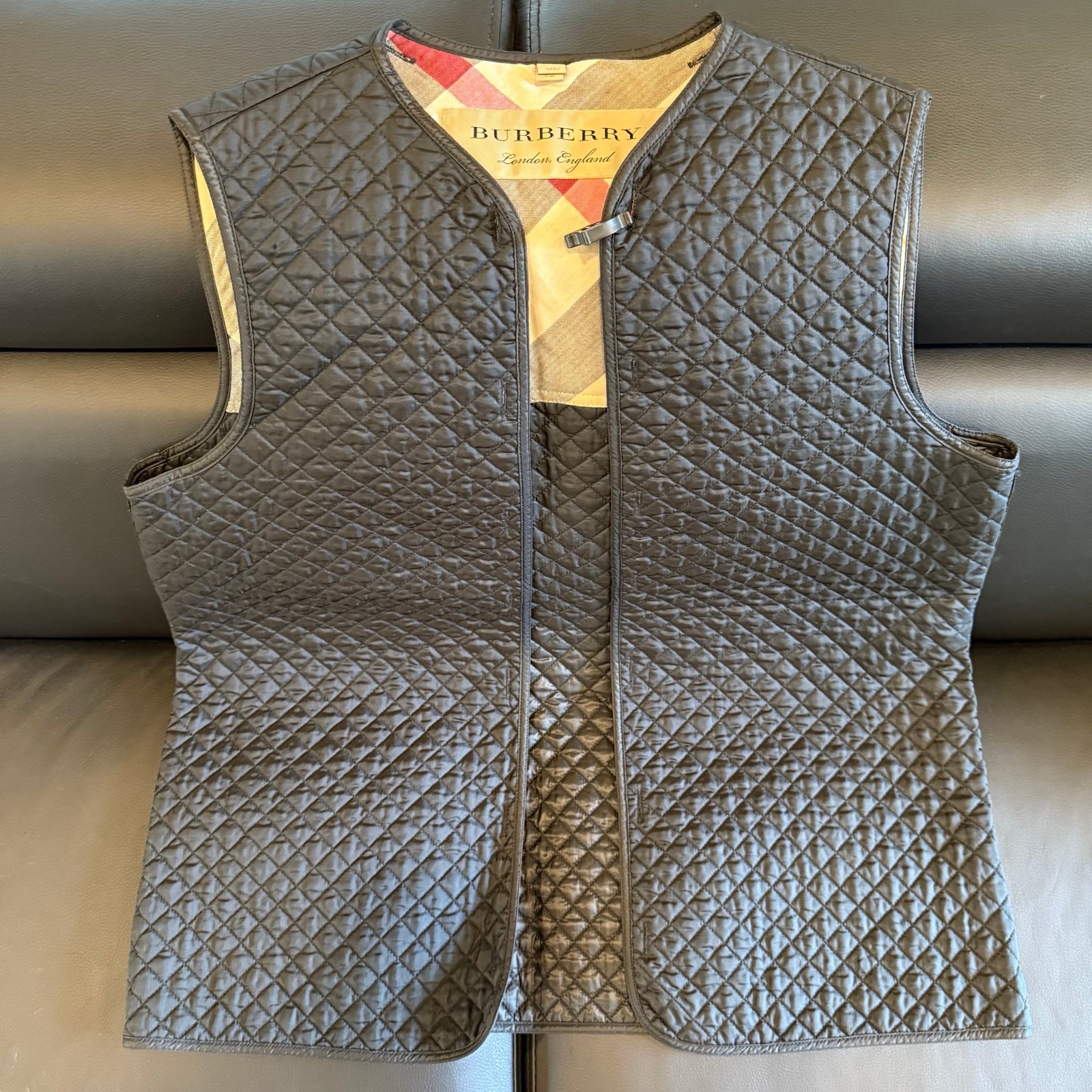 burberry vest silver