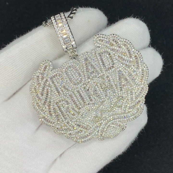 Road Runna Silver Color Badge Pendant