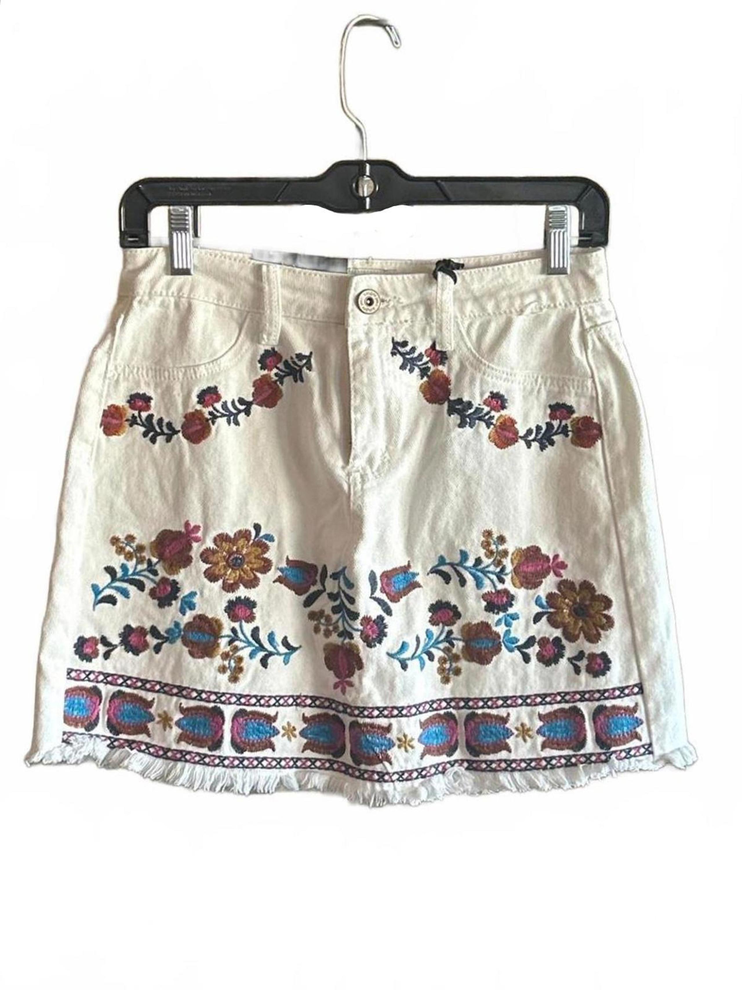 NWT Umgee Denim Skirt Sz Small White Embroidered Floral Mini Boho