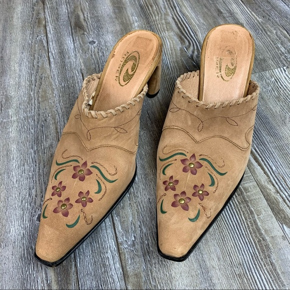 Roper Tan Leather Slip on Western Mule 7