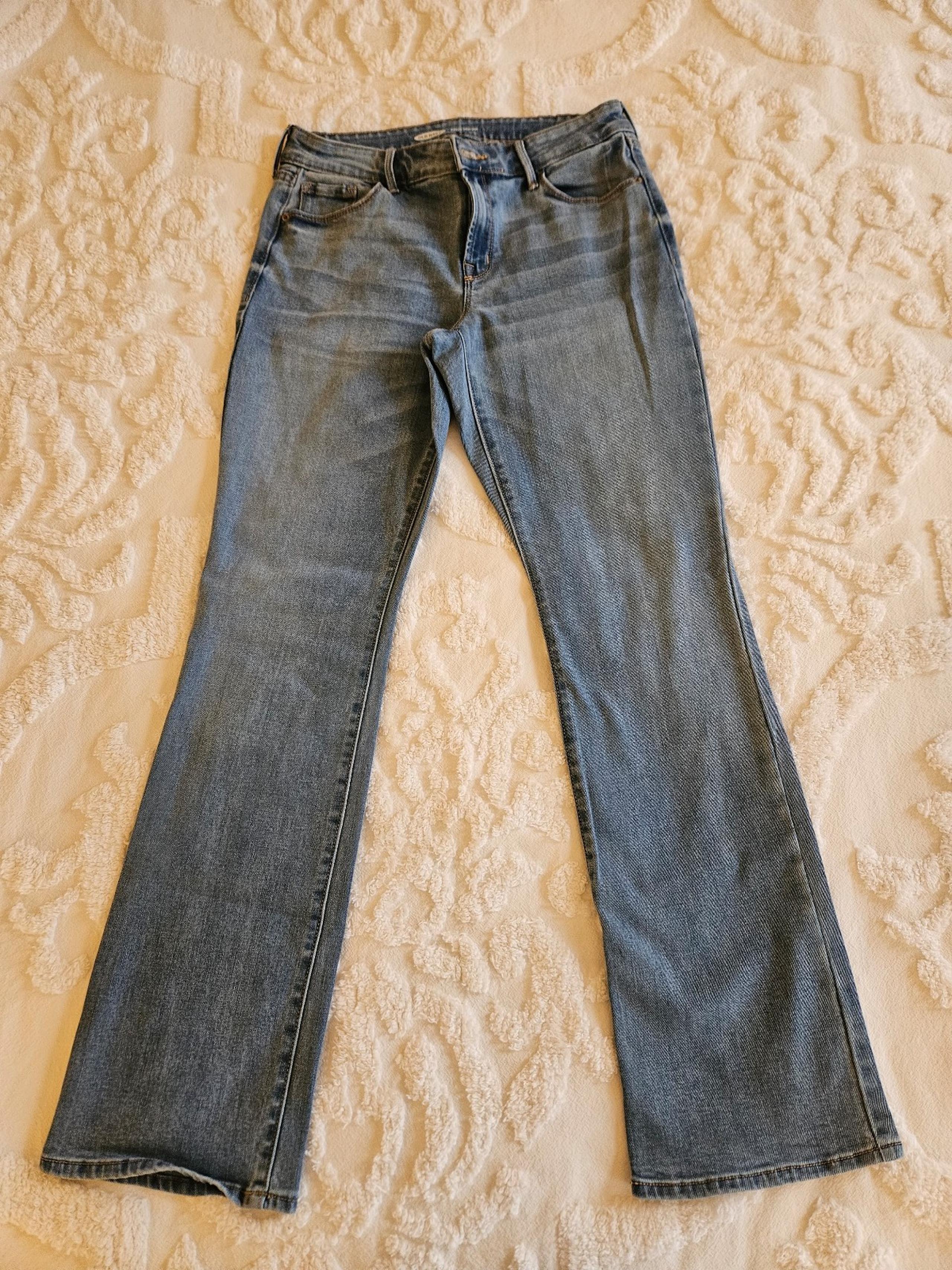 Old Navy Kicker Boot Cut Jeans Size 10