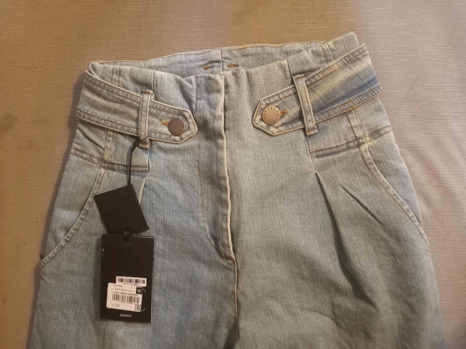 Cropped wide leg jeans