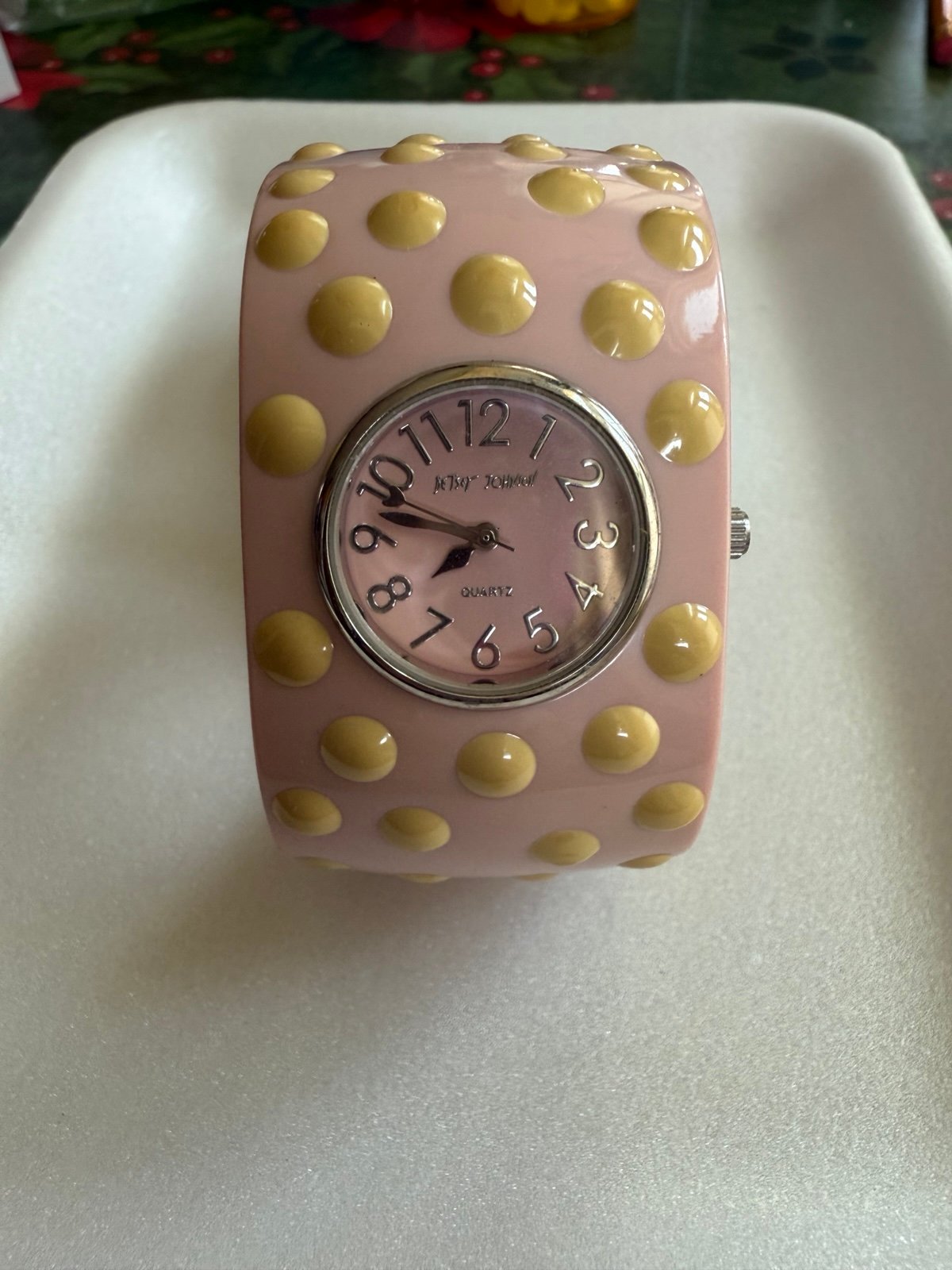 BETSEY JOHNSON BABY PINK BANGLE WATCH