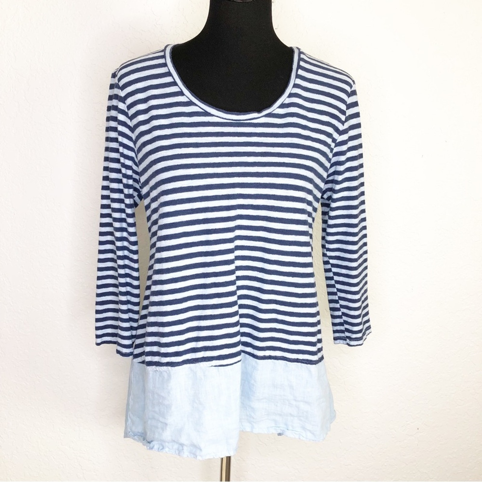 Cut loose dark light blue striped linen blend tunic top size Medium