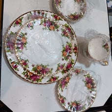 Royal Doulton Old Country Roses 5 Piece Place Setting Bone China