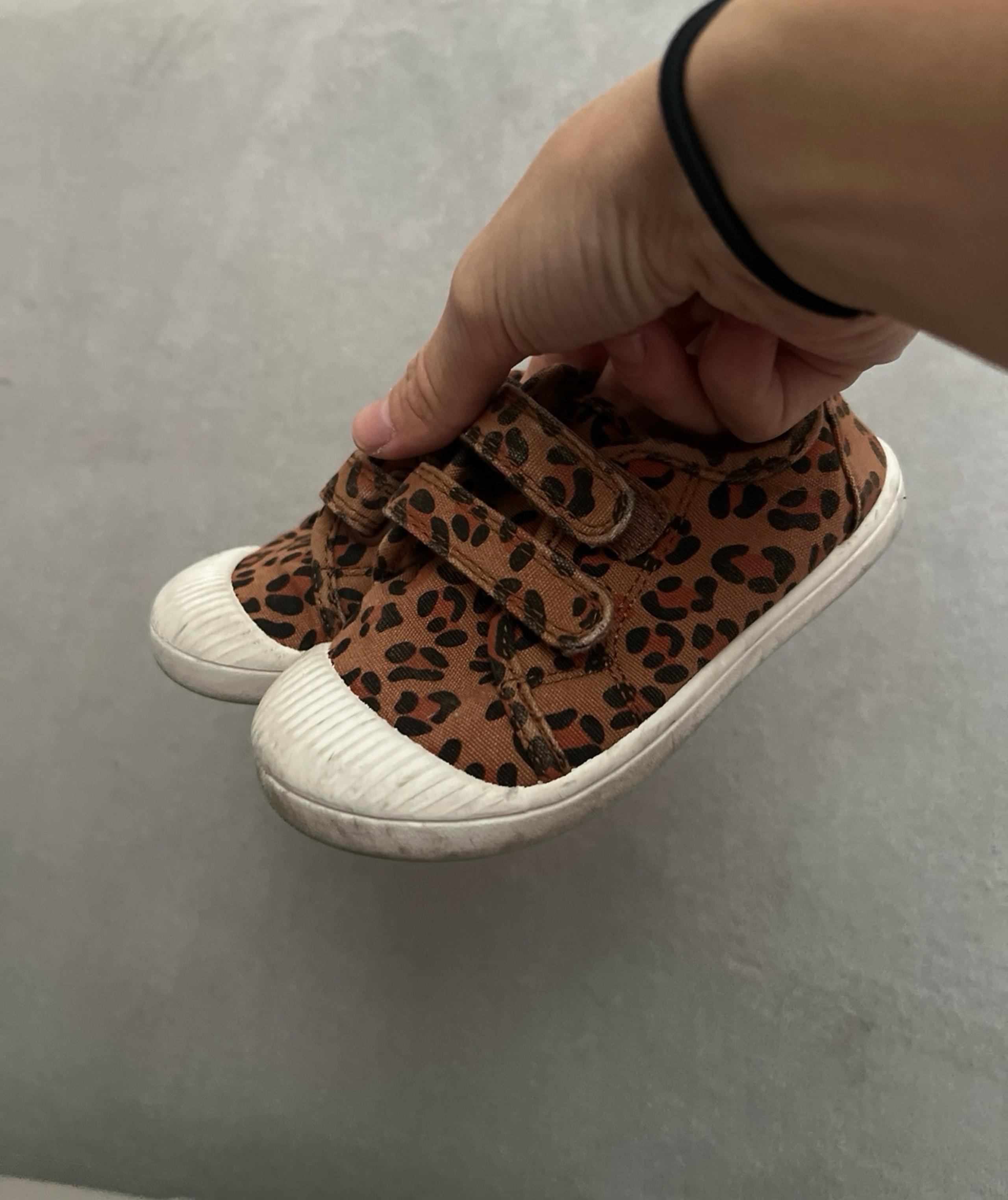 Kids Cat & Jack Cheetah Velcro Size 8
