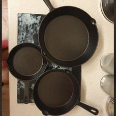 3 piece cast iron frying pan non stick cooker set with heat-resistant bracket