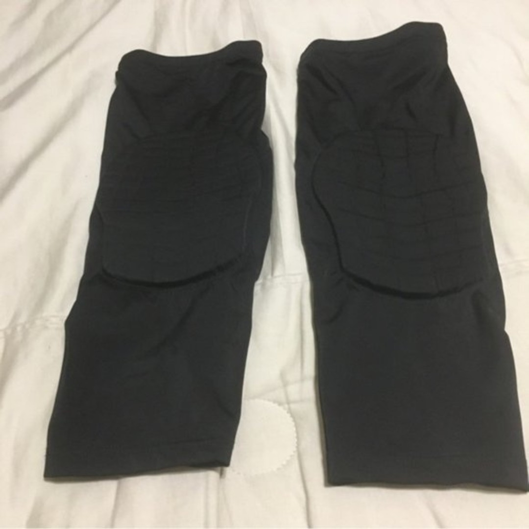 Girls black basketball knee pads