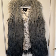 LYRIC CULTURE faux fur vest size XS