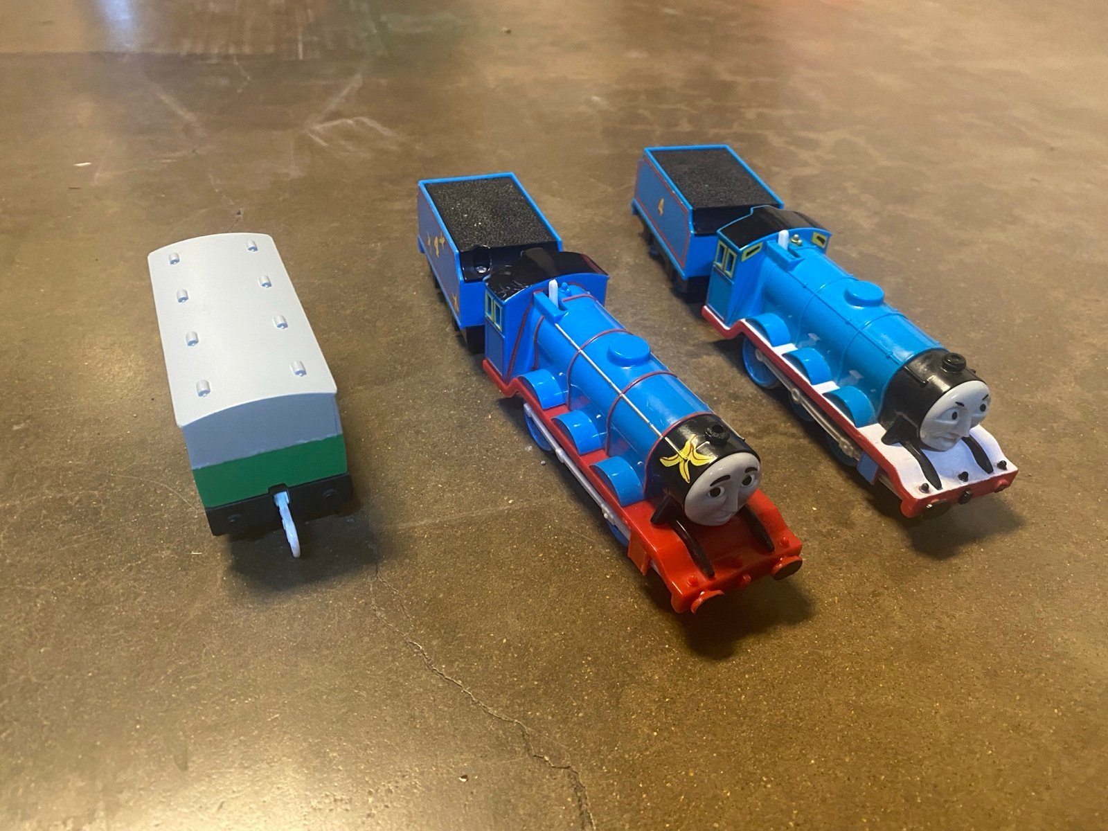 Two tomy/trackmaster Gordons w custom coach