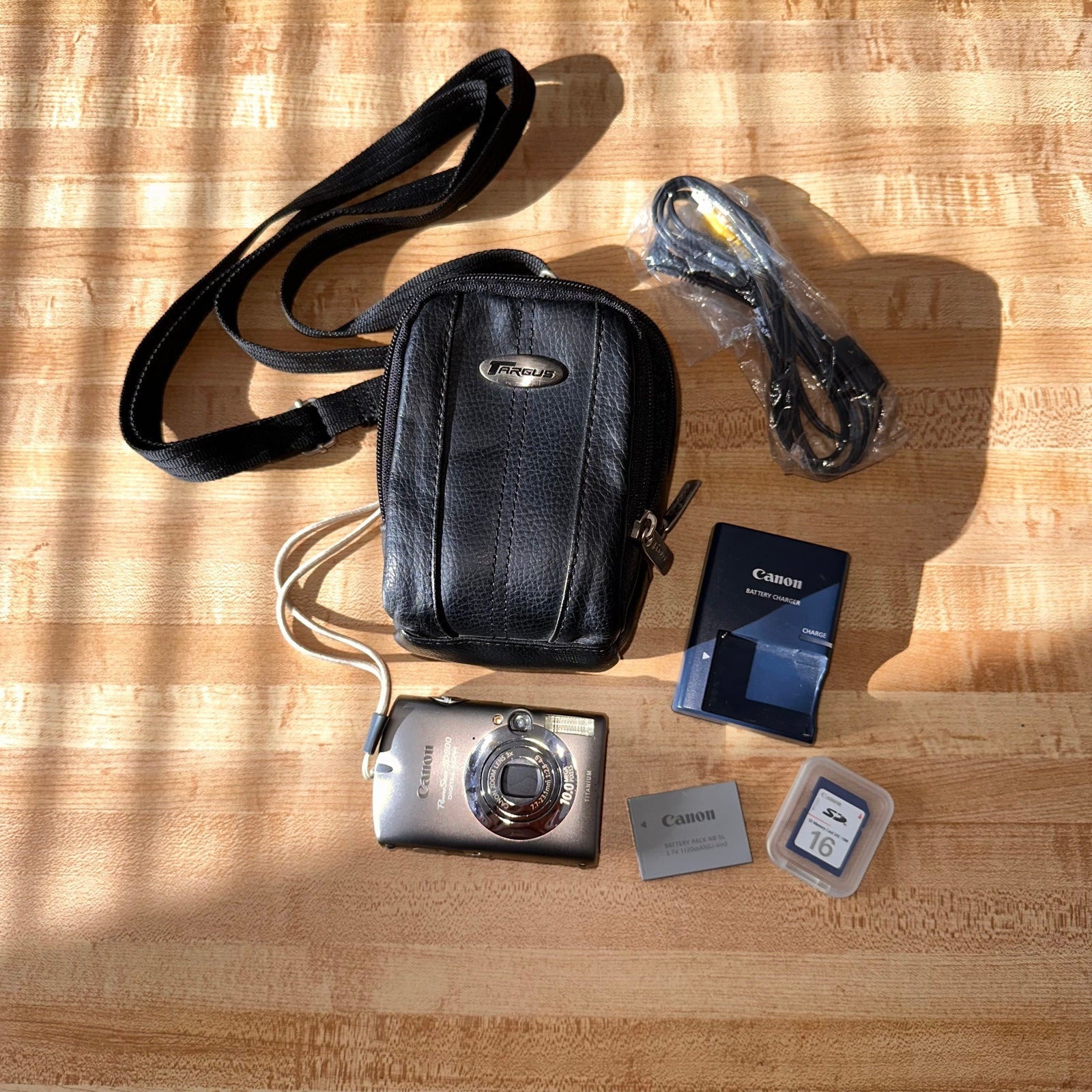 Canon Powershot SD900 Digital ELPH