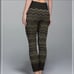 Lululemon Ebb To Street Pant Green Chevron Size 6