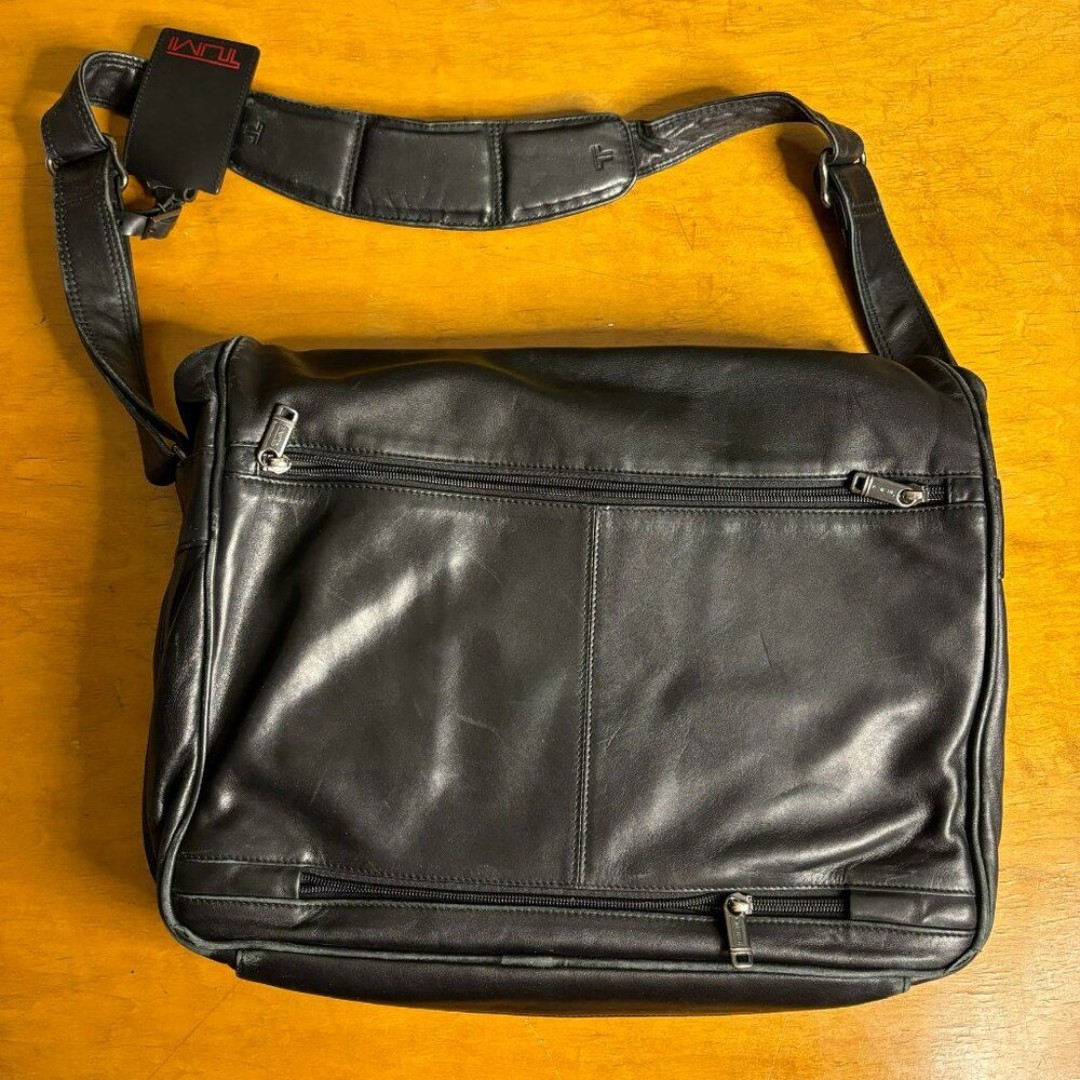 Tumi Black Leather Computer bag Brief Case Large