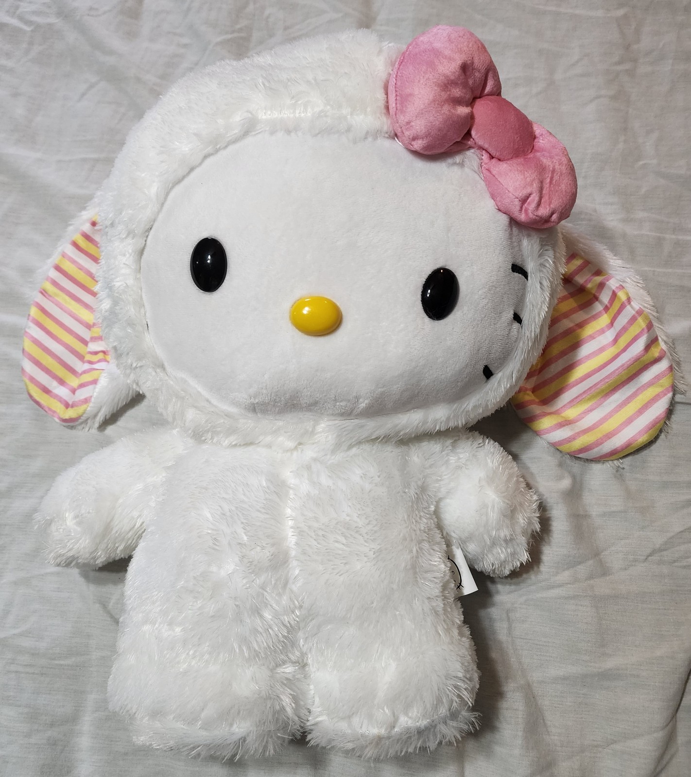 RARE NWOT HELLO KITTY 2021 EASTER GREETER