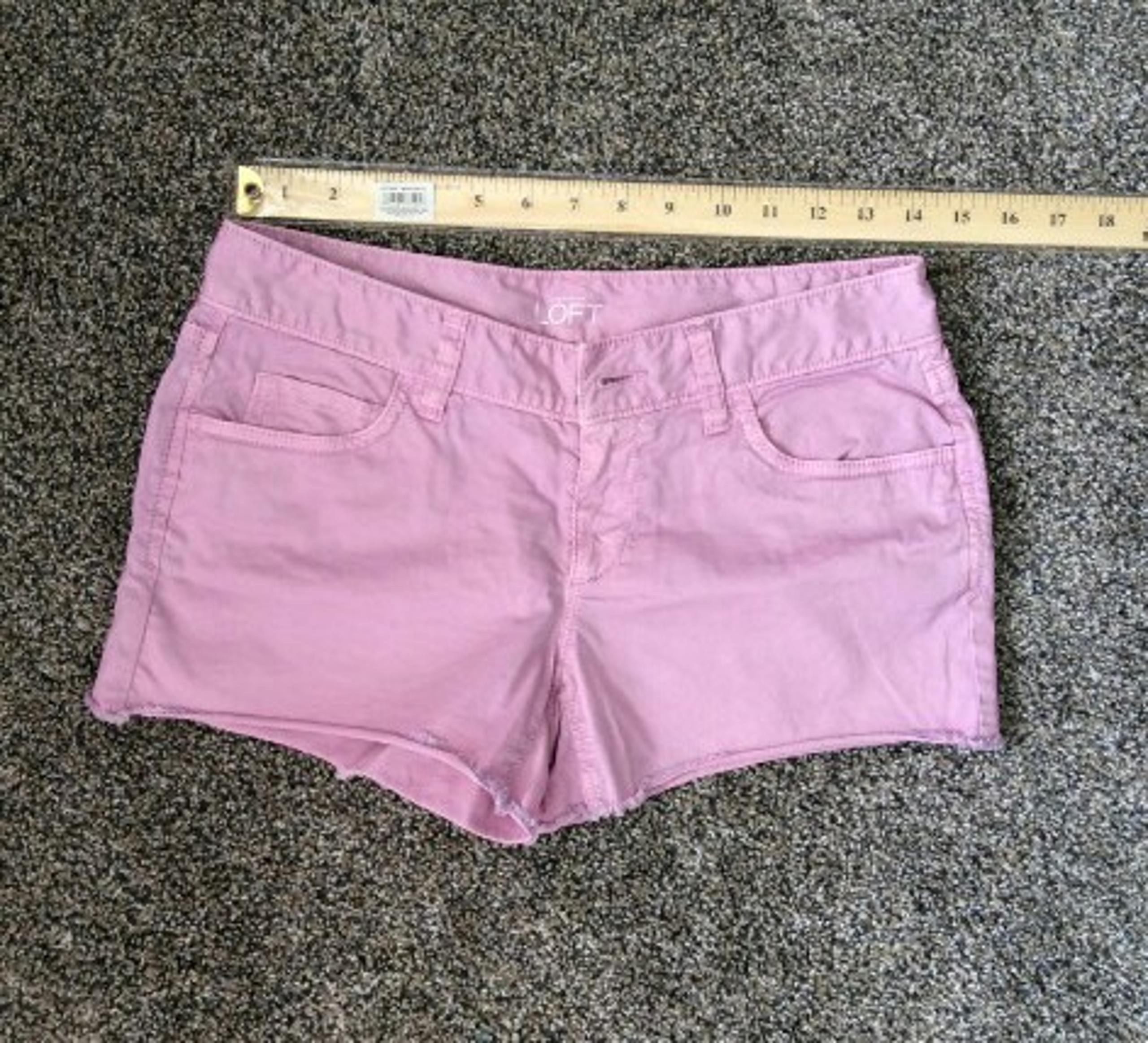 Ann Taylor LOFT women shorts size 00