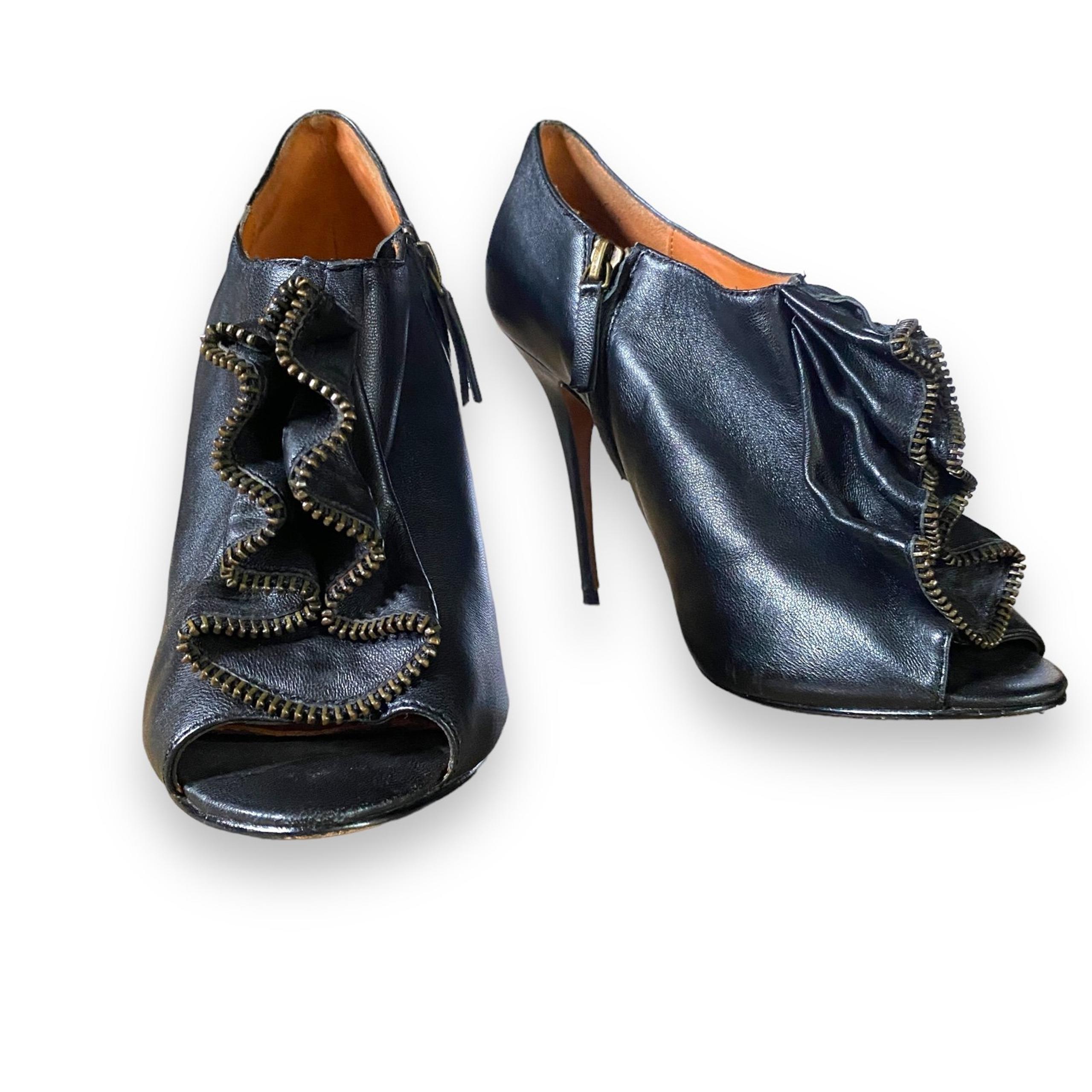 Elizabeth & James Ruffle Spiked Heel Shoes Sz 7.5B Black Edgy Goth Side Zip