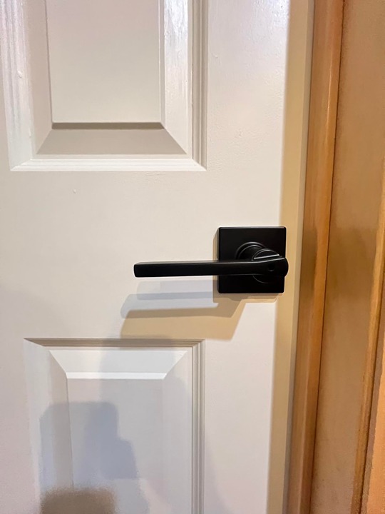 Kwikset Casey Interior Privacy Door Handle with Lock, Door Lever For Bathroom