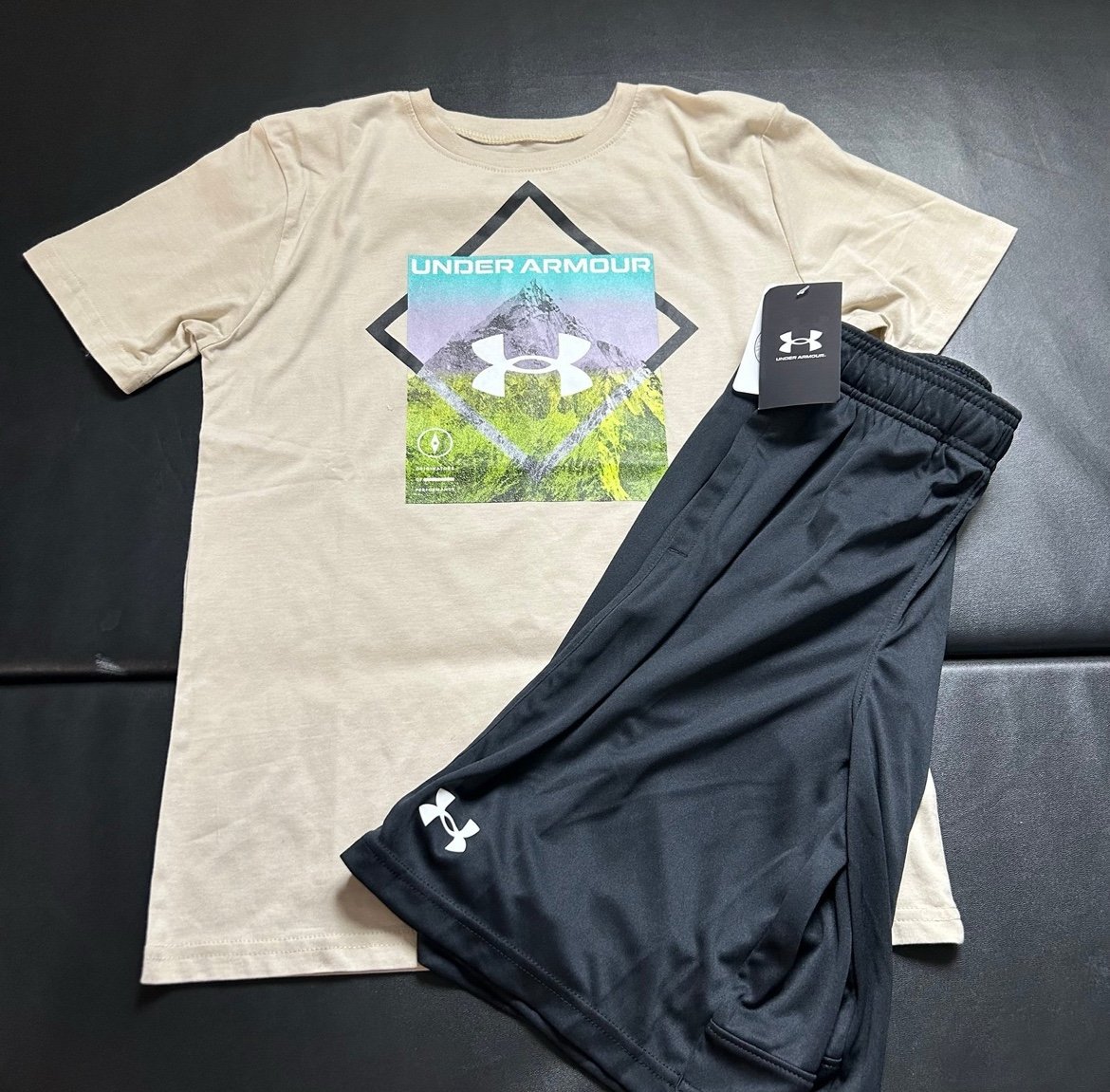 NWT Under Armour athletic set boys size Youth Medium