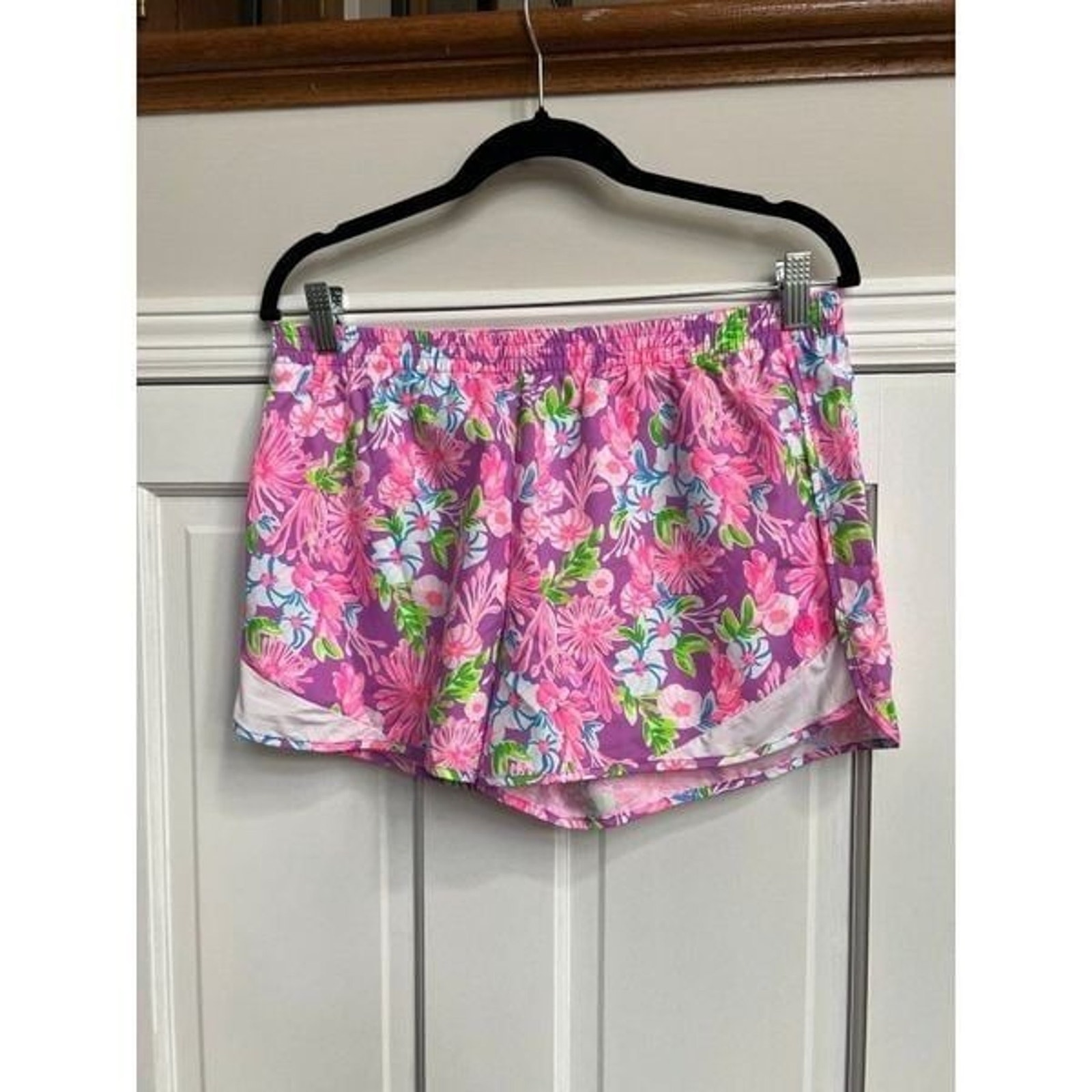 Lilly Pulitzer medium Amethyst Moms The Word OCEAN TRAIL SHORTS Luxletic 4 nwot