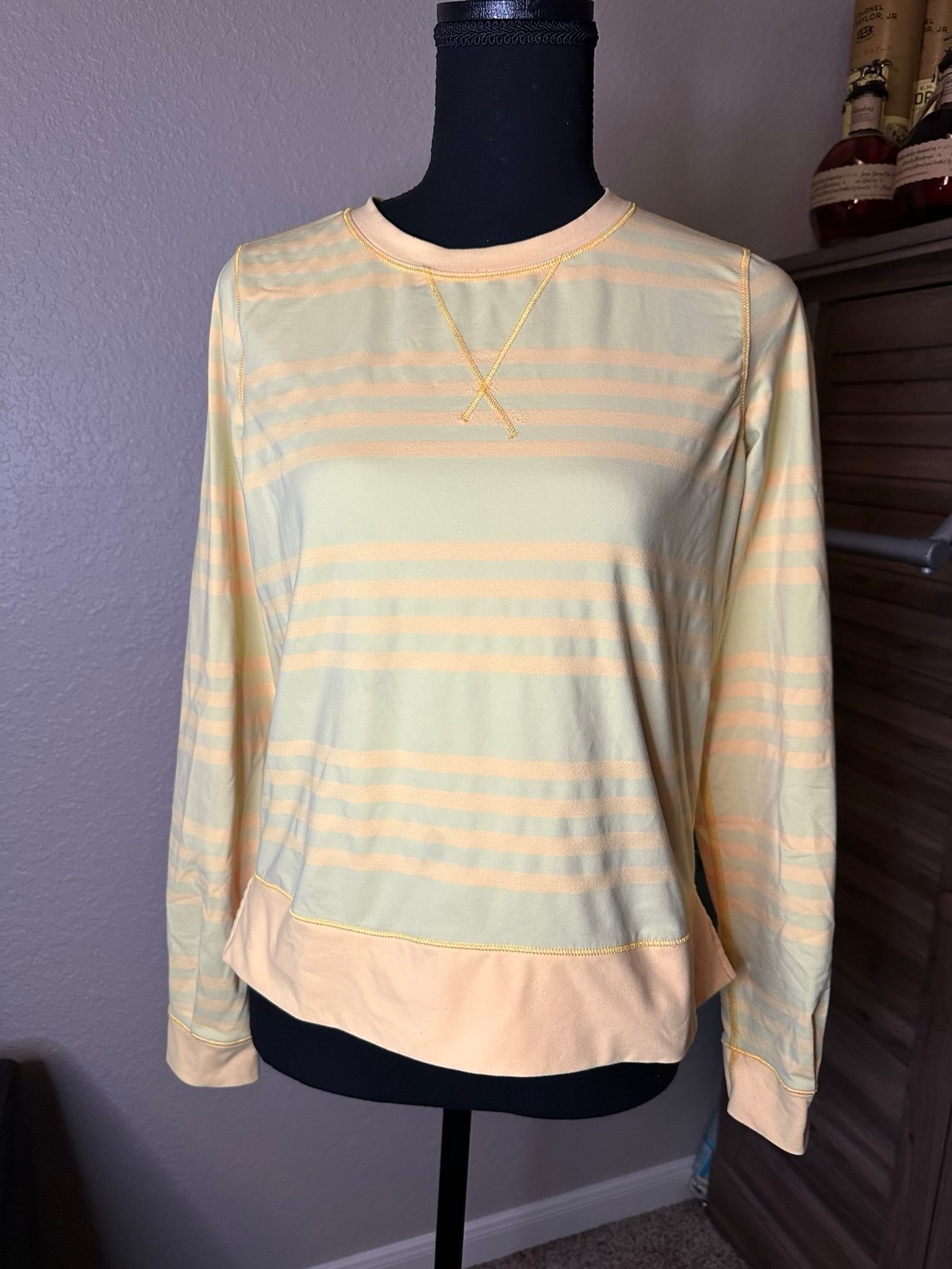 Lululemon Womens Mellow Yellow Striped Run Warm Up Crew Rear Zip Size 6