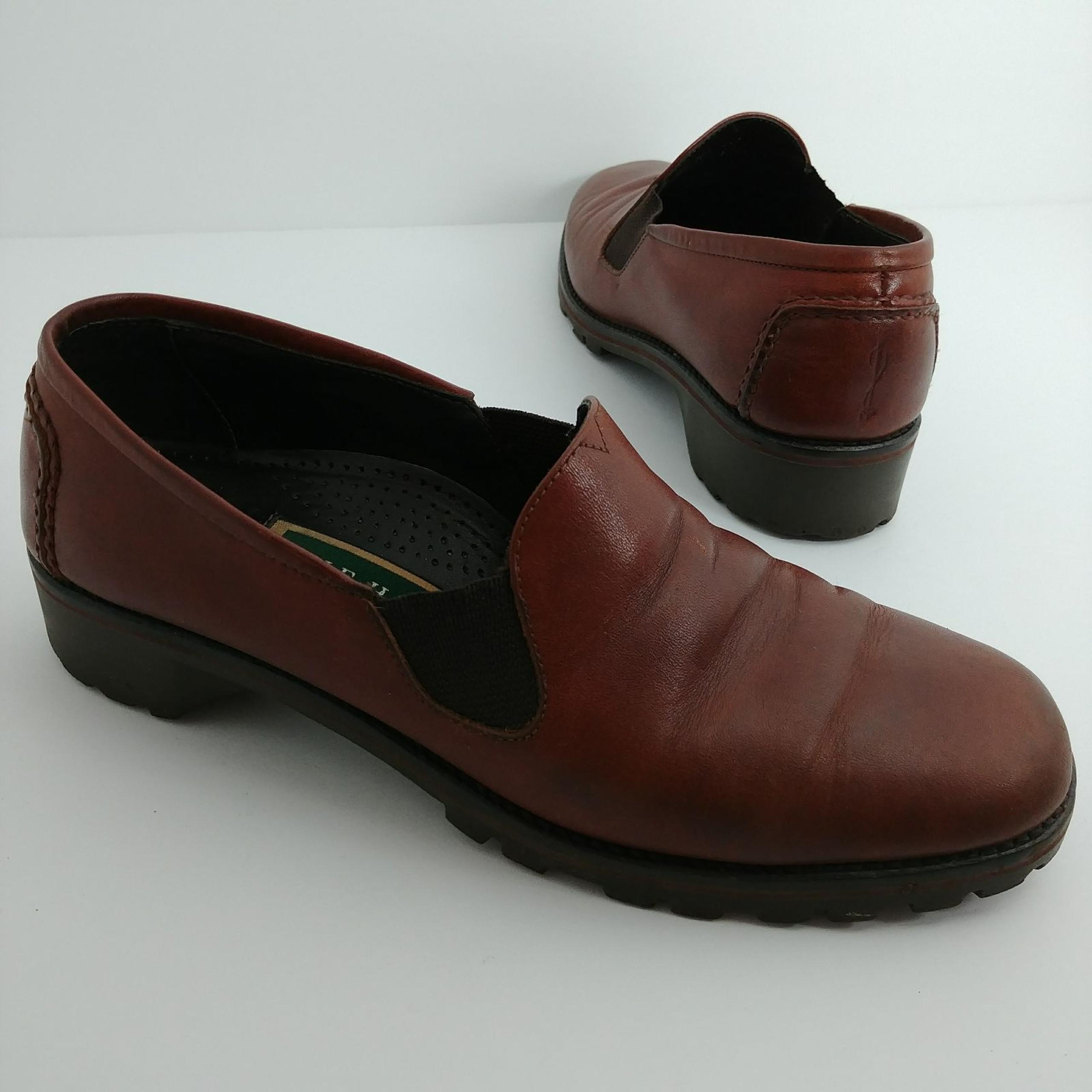 COLE HAAN SLIP ON HEELED LOAFERS 8 1/2