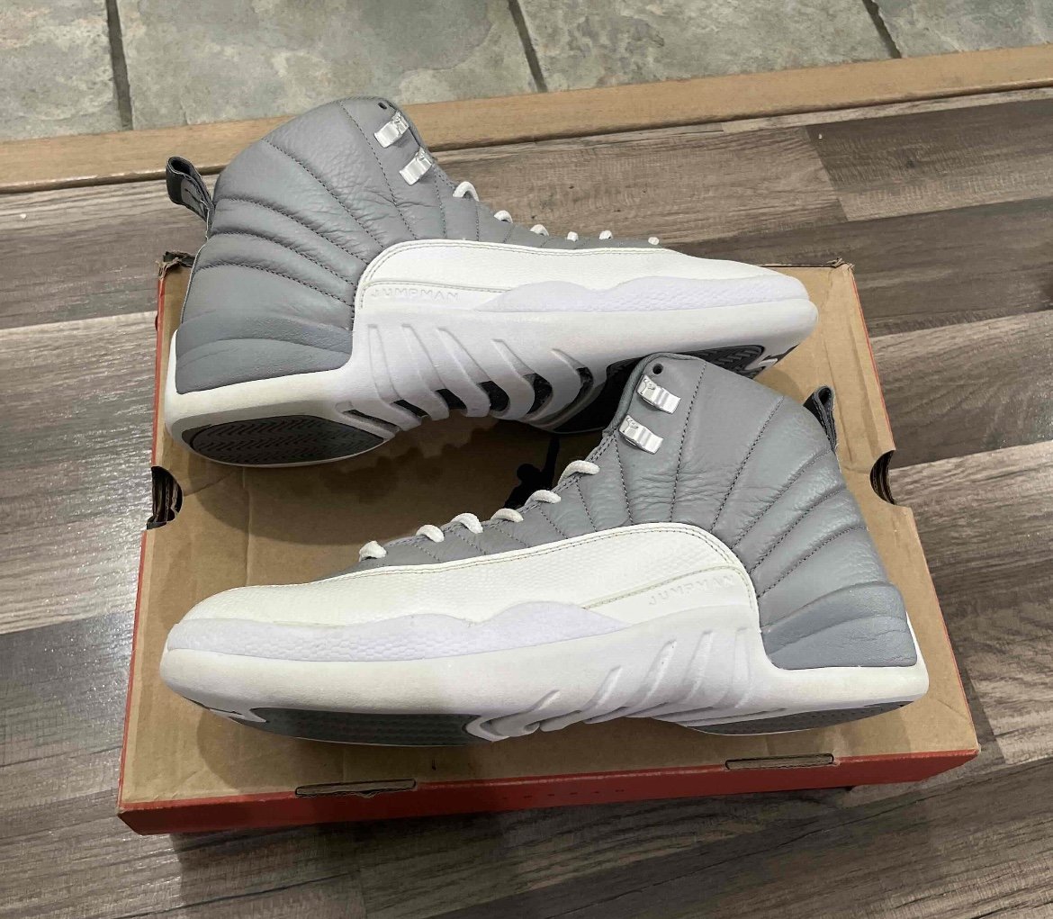 Jordan 12 stealth size 10.5