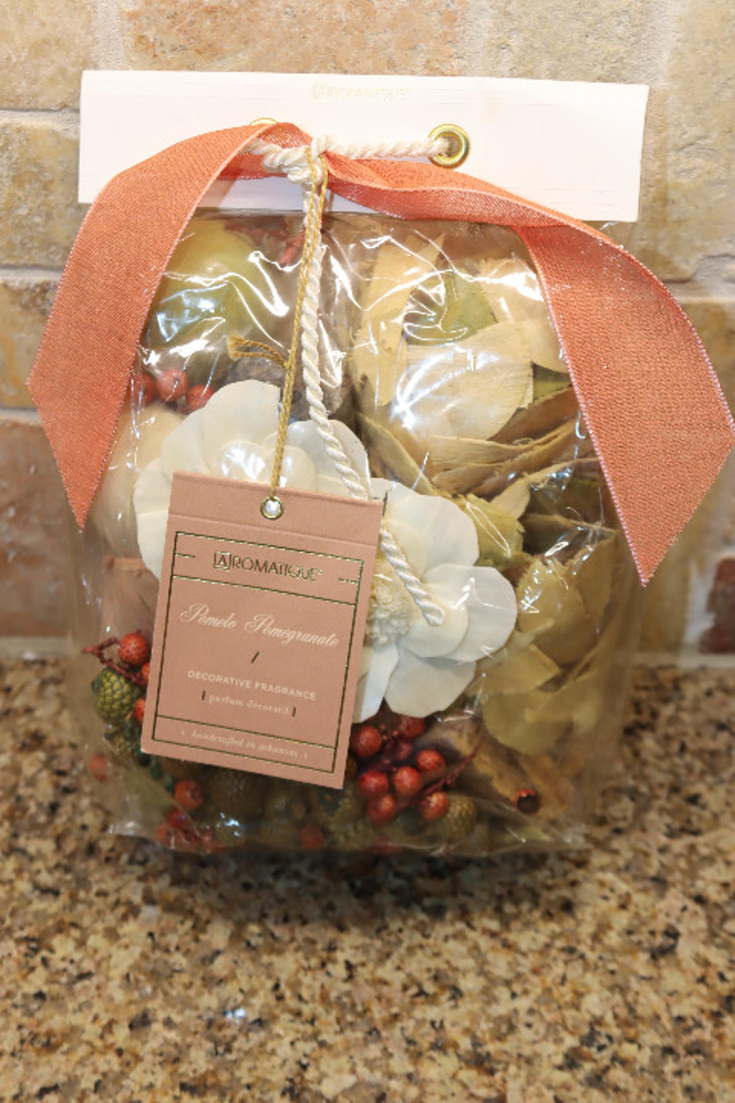 Aromatique POMELO Pomegranate 13 Oz Bag Potpourri Decorative Home Fragrance NWT