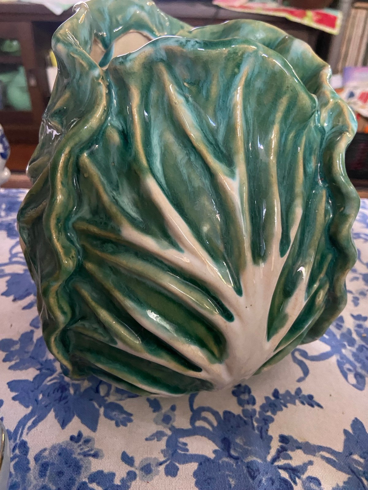 Vintage gorgeous cabbage leaf pot