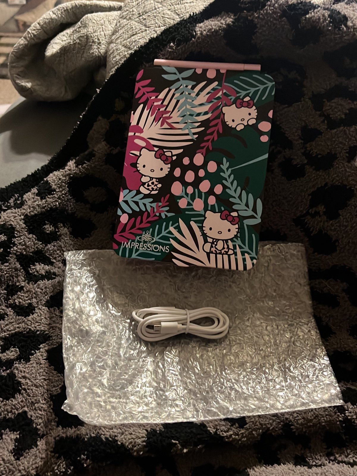 Impressions Hello Kitty light up mirror