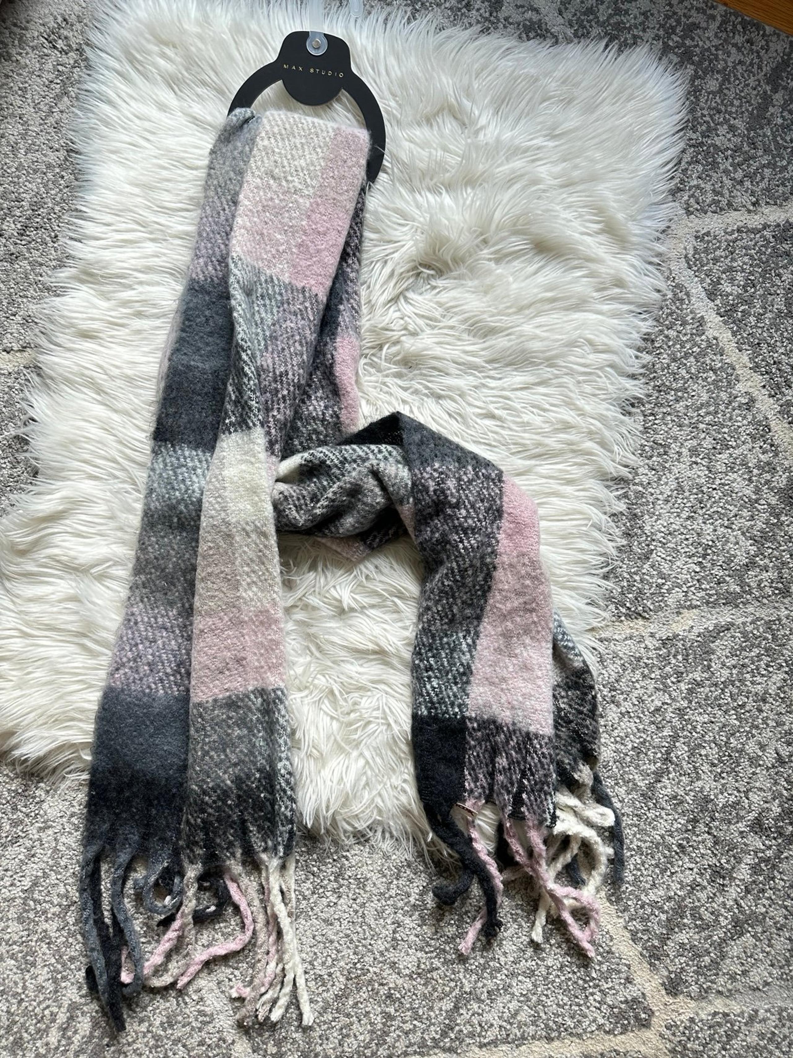 Max Studio cozy scarf