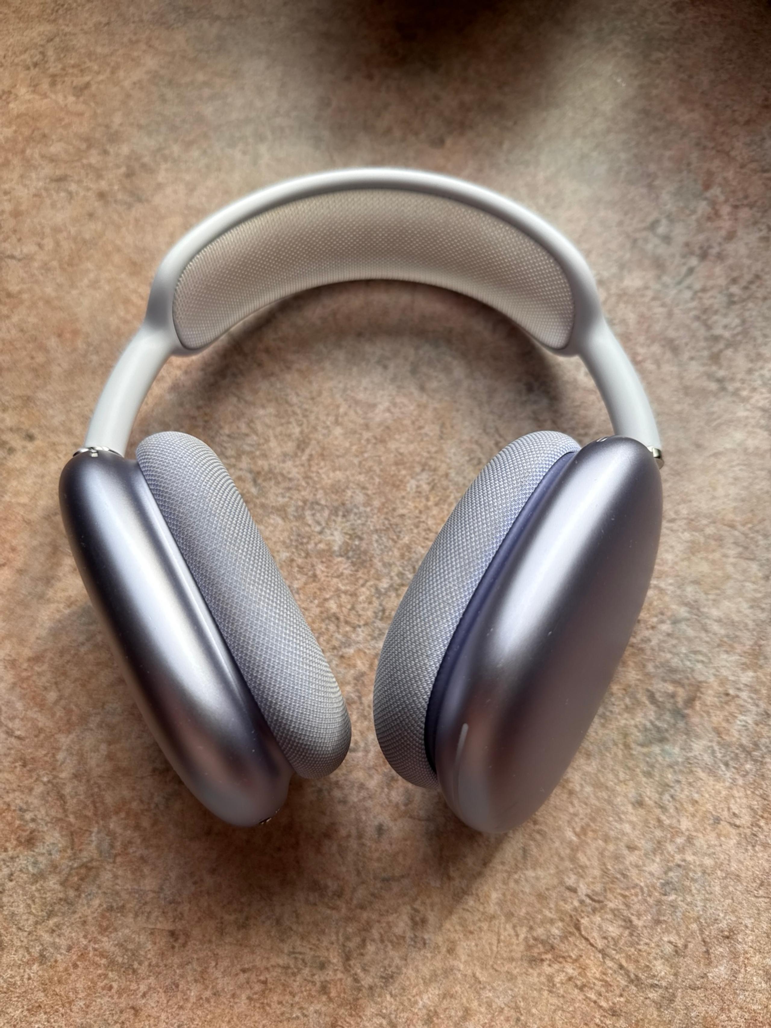 Apple Airpod max’s Purple