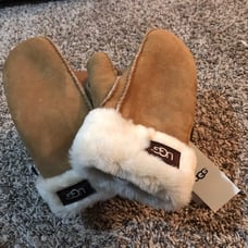 UGG mittens