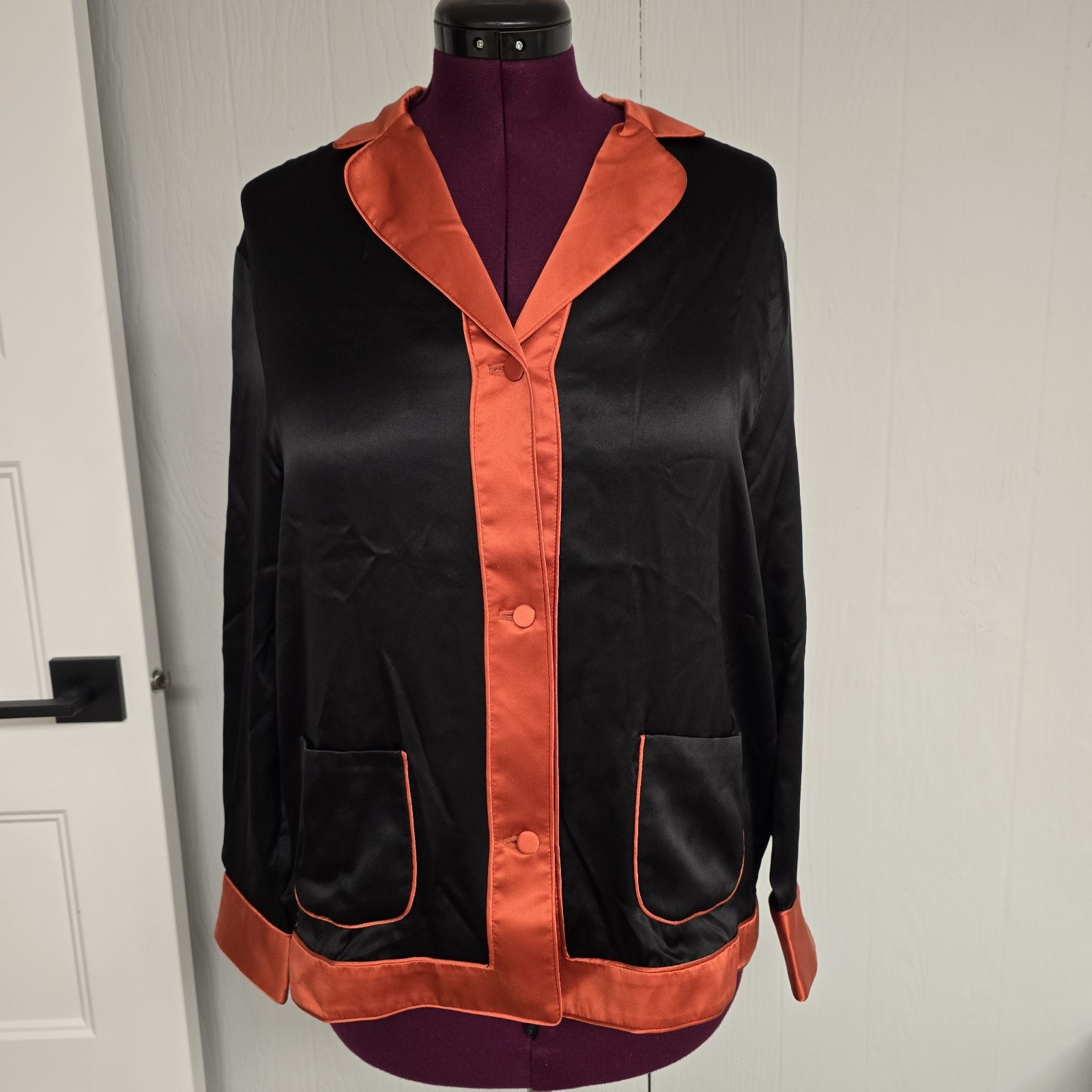 NEW NWT Women's Shanghai Tang Black 100% Mulberry Silk Button Up | Size 6 (42)