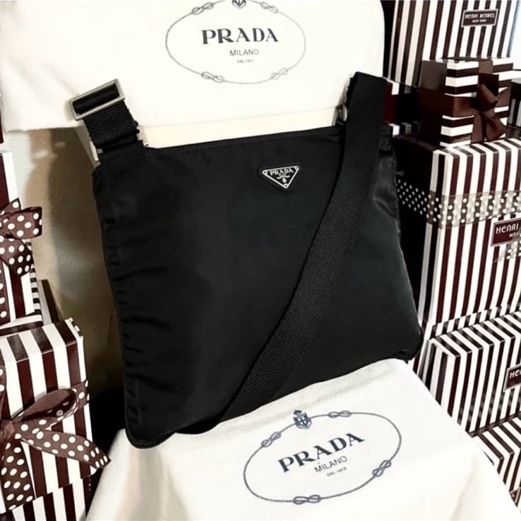 PRADA❤️CROSSBODY BAG AUTHENTIC! LARGE SIZE 12” x 10”