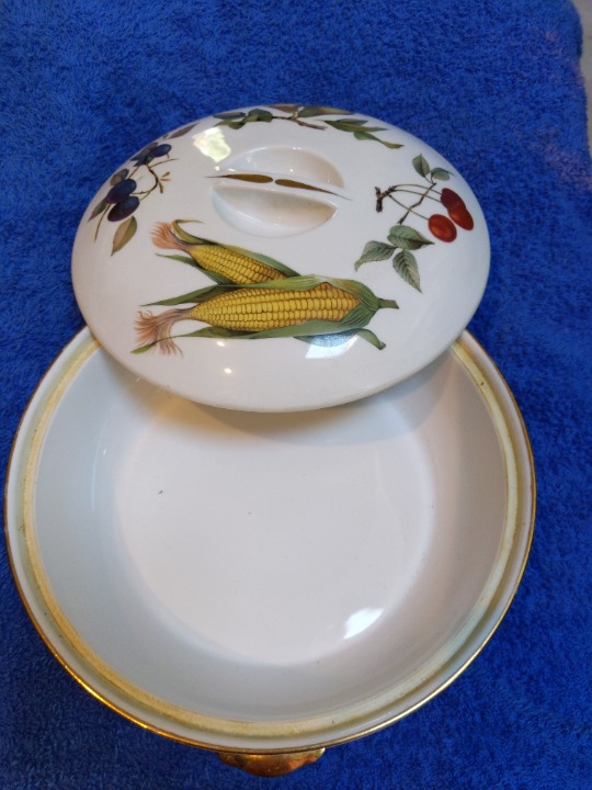 Royal Worcester Evesham covered dish
