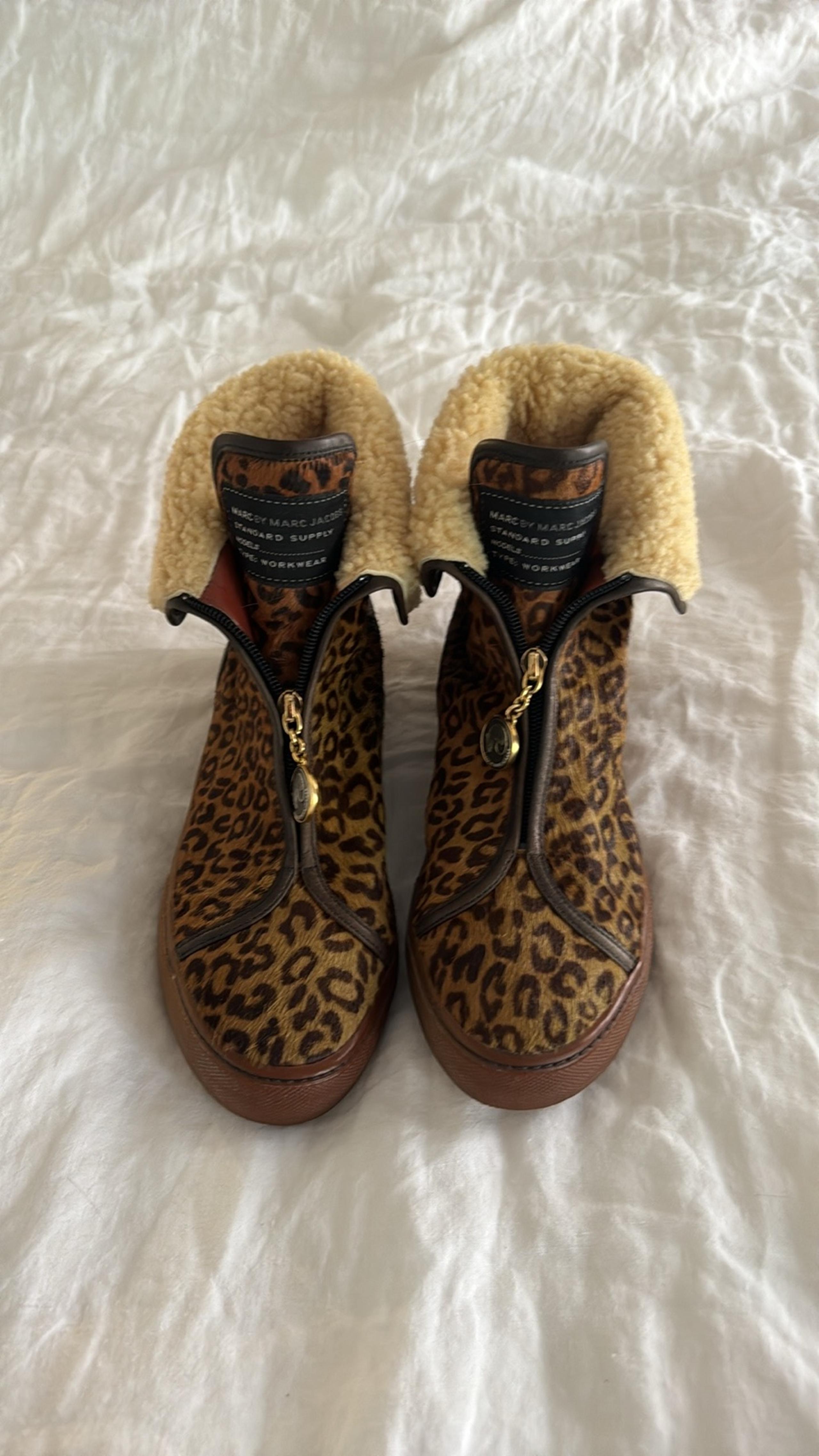 Marc by Marc Jacobs Cheetah Print Boots w/ Faux fur sz40
