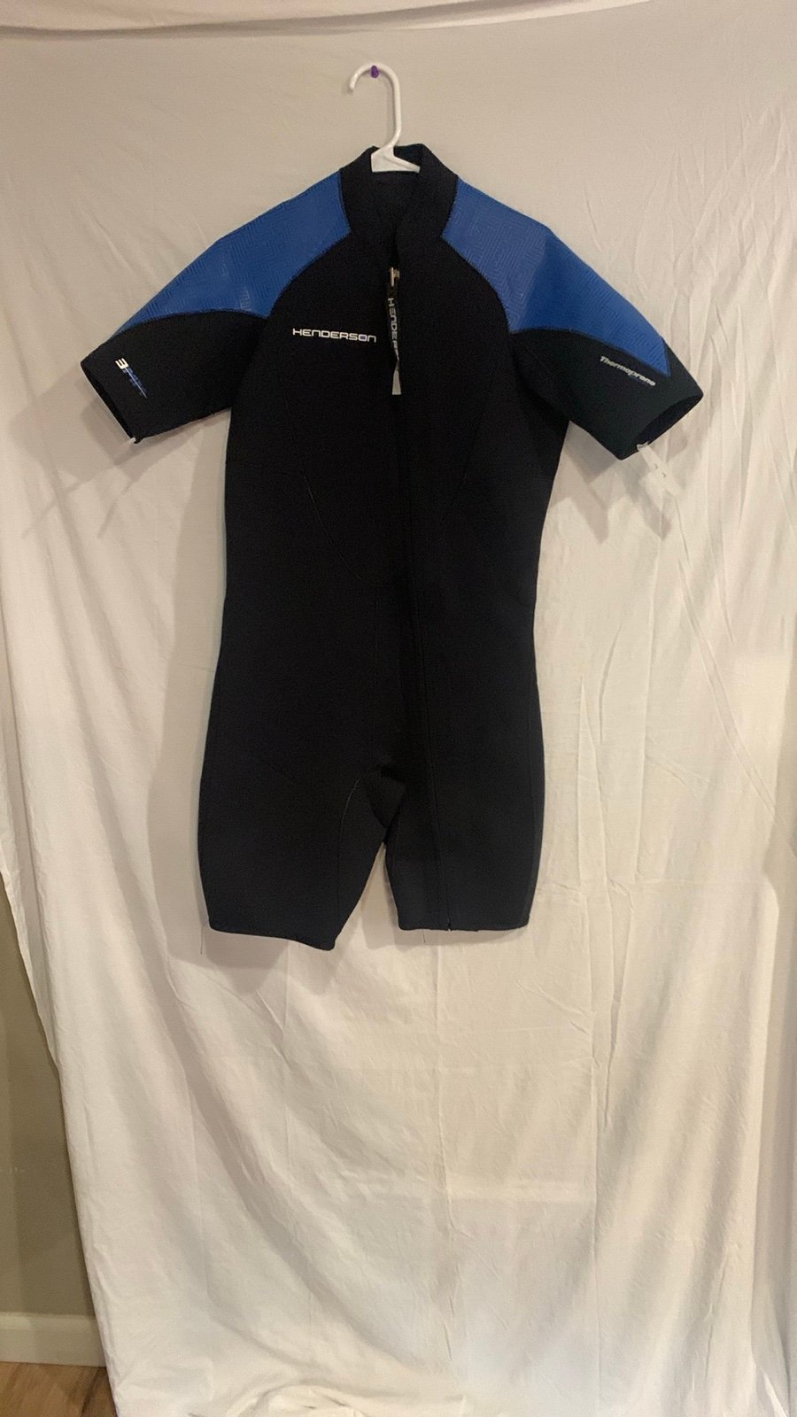 Henderson wetsuit size Large, short sleeve shorty, used for scuba diving, etc