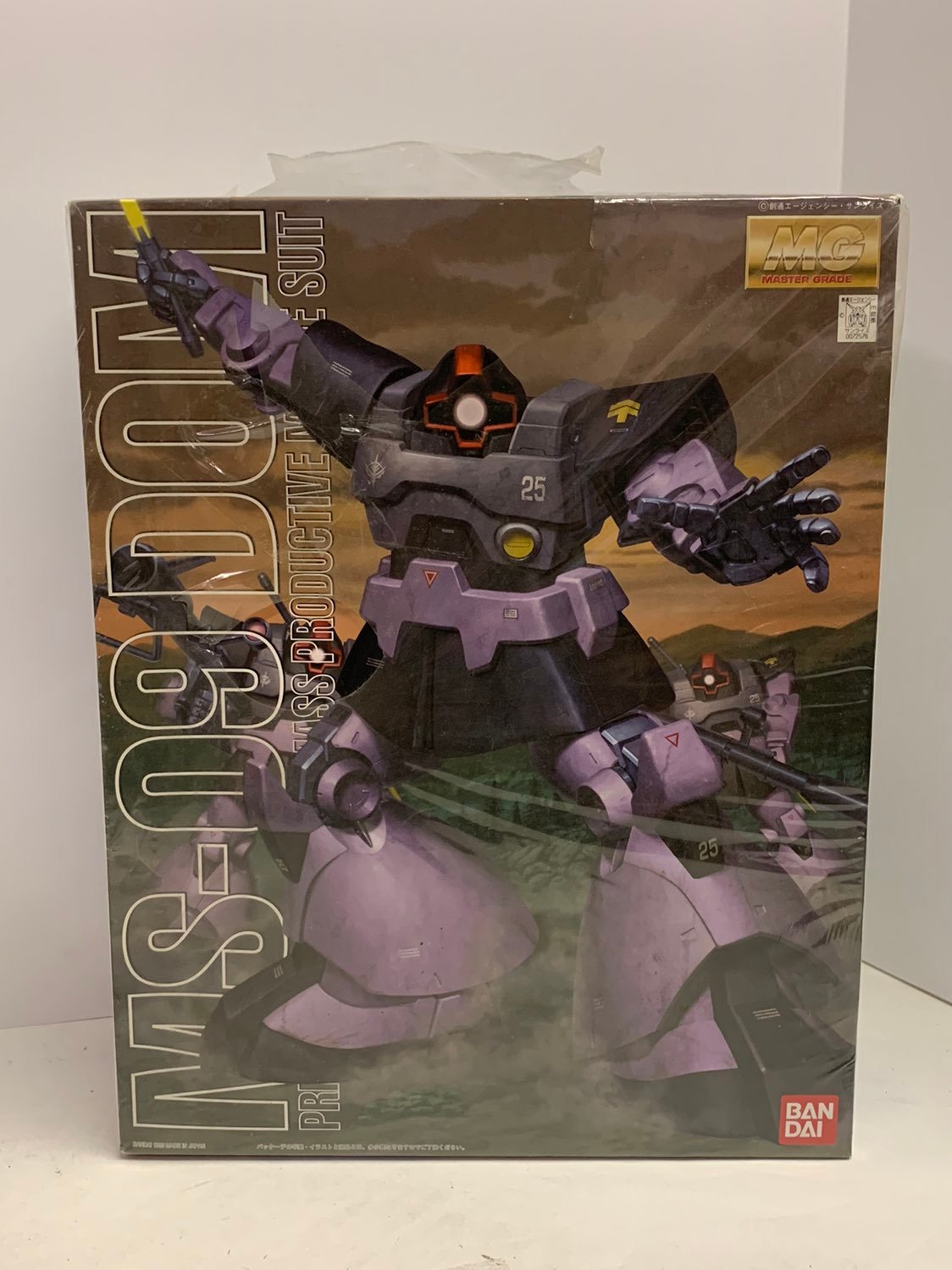 BANDAI MG 1/100 MS-09 DOM Plastic Model Kit Mobile Suit Gundam Sealed.