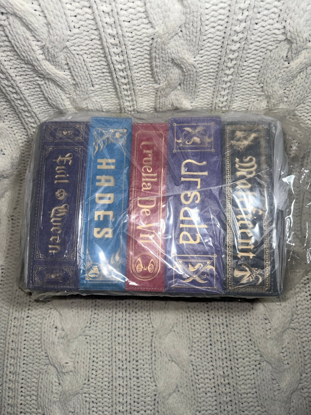 New Loungefly Stitch Shoppe Exclusive Disney Villains Book Crossbody w/ Pin Tag