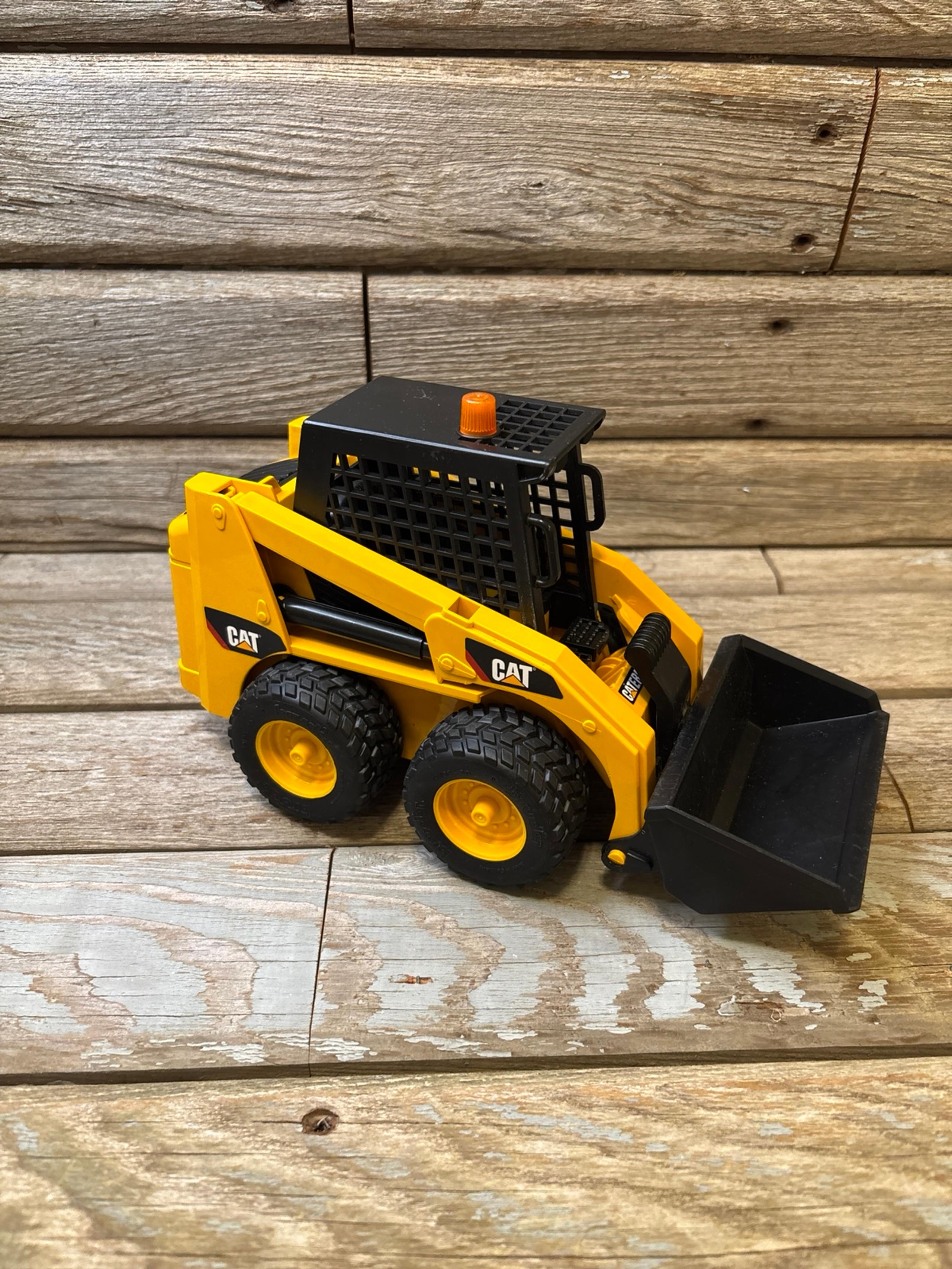 Yellow CAT Delta Loader Caterpillar Bruder Toy Construction Vehicle