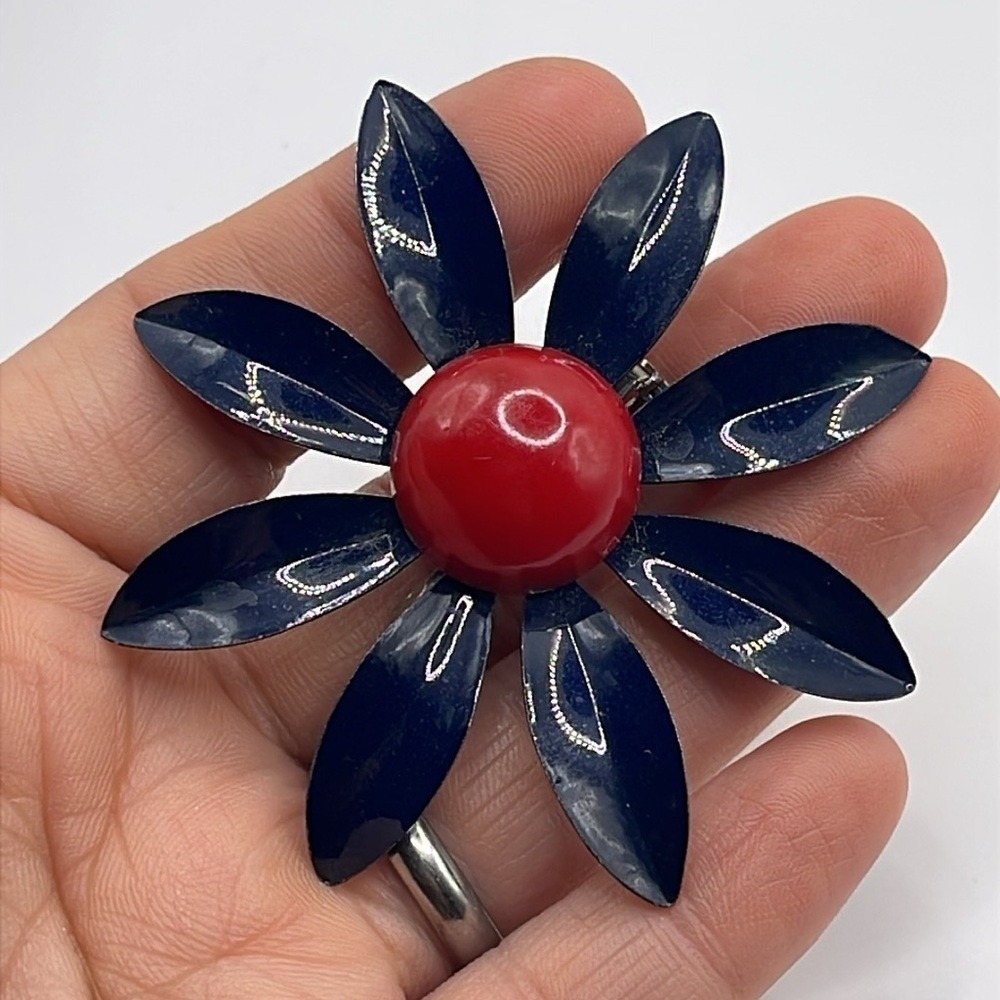 Vintage Hippie Daisy Brooch Enamel Black 3D Layered Flower Pin Antique Jewelry