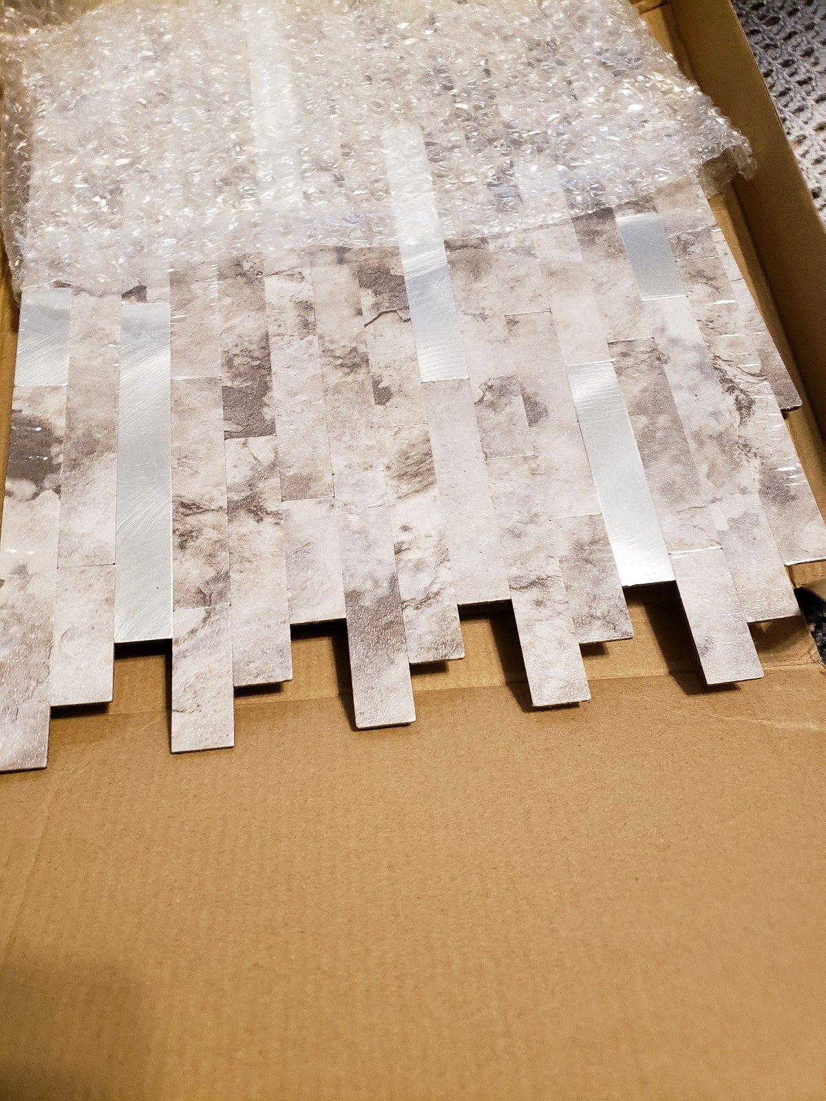 Groutless back splash